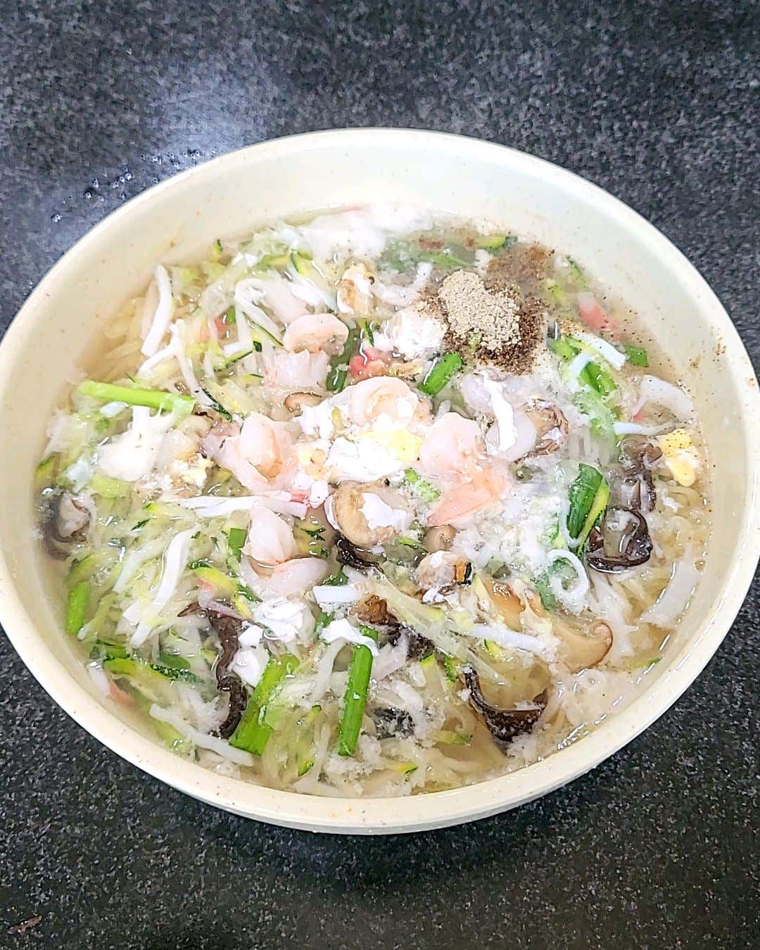 삼선기스면의 풍부한 해물