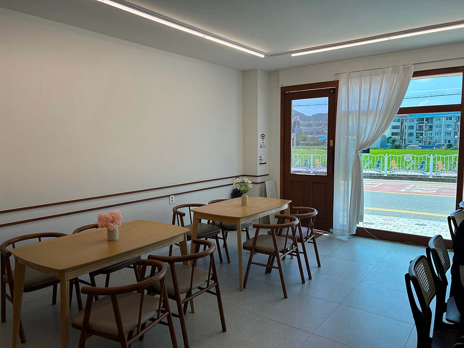 구움비 카페 건물 외부 모습