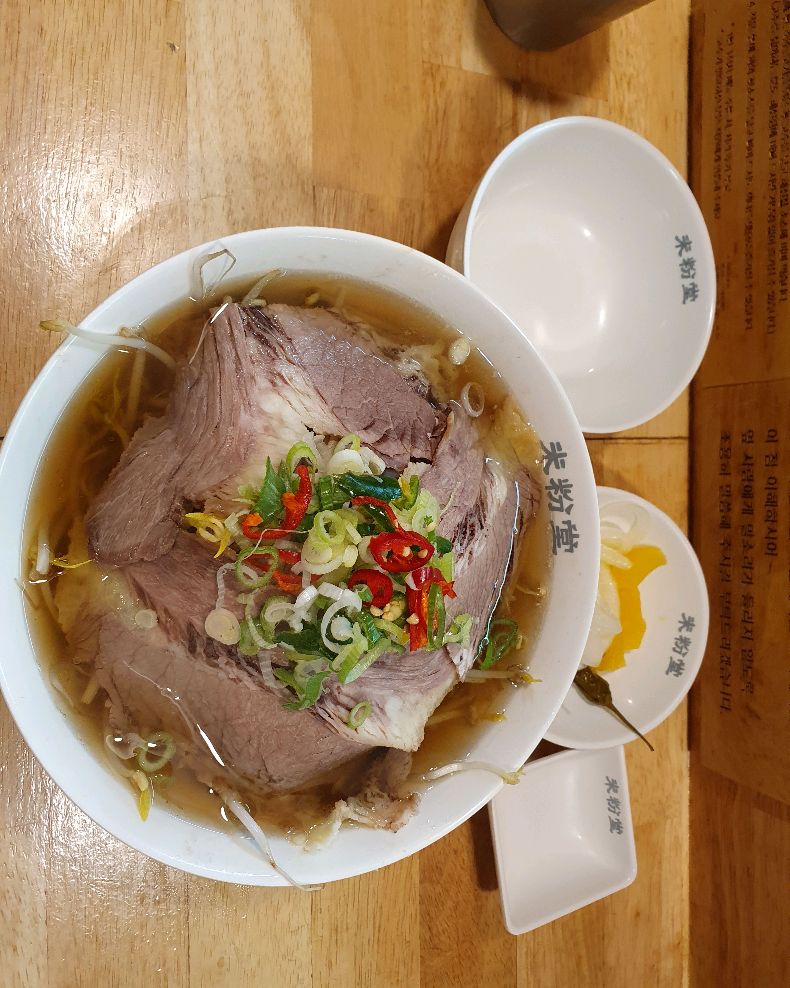 요즘에는 머리 묶으라고 끈도 걸려있네요. ^^ - 마곡역 맛집 미분당 마곡점