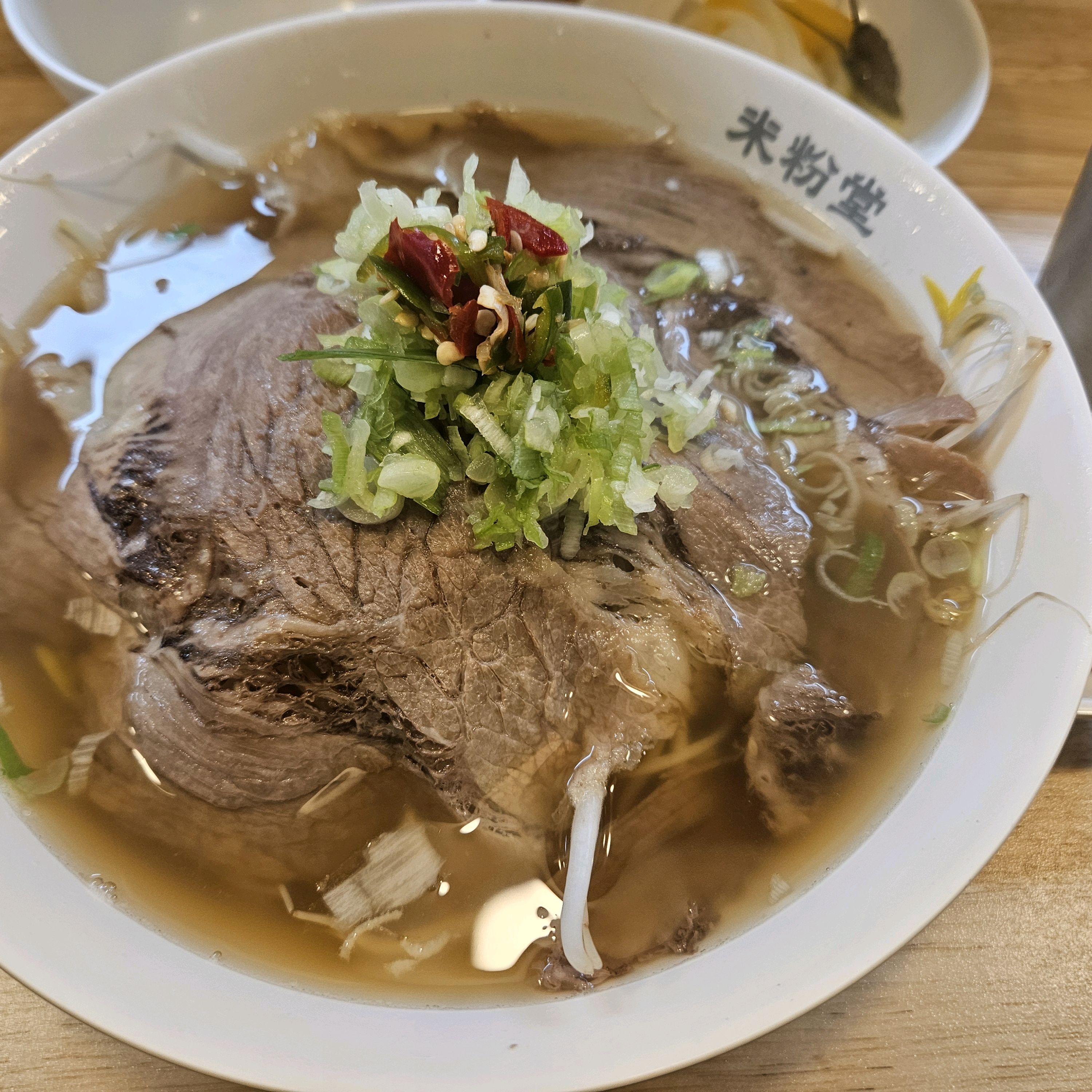 집 앞이라 종종와서 먹는데 맛있습니다. 아빠도 좋아하세요. 양 많은 분들도 면, 사리 추가