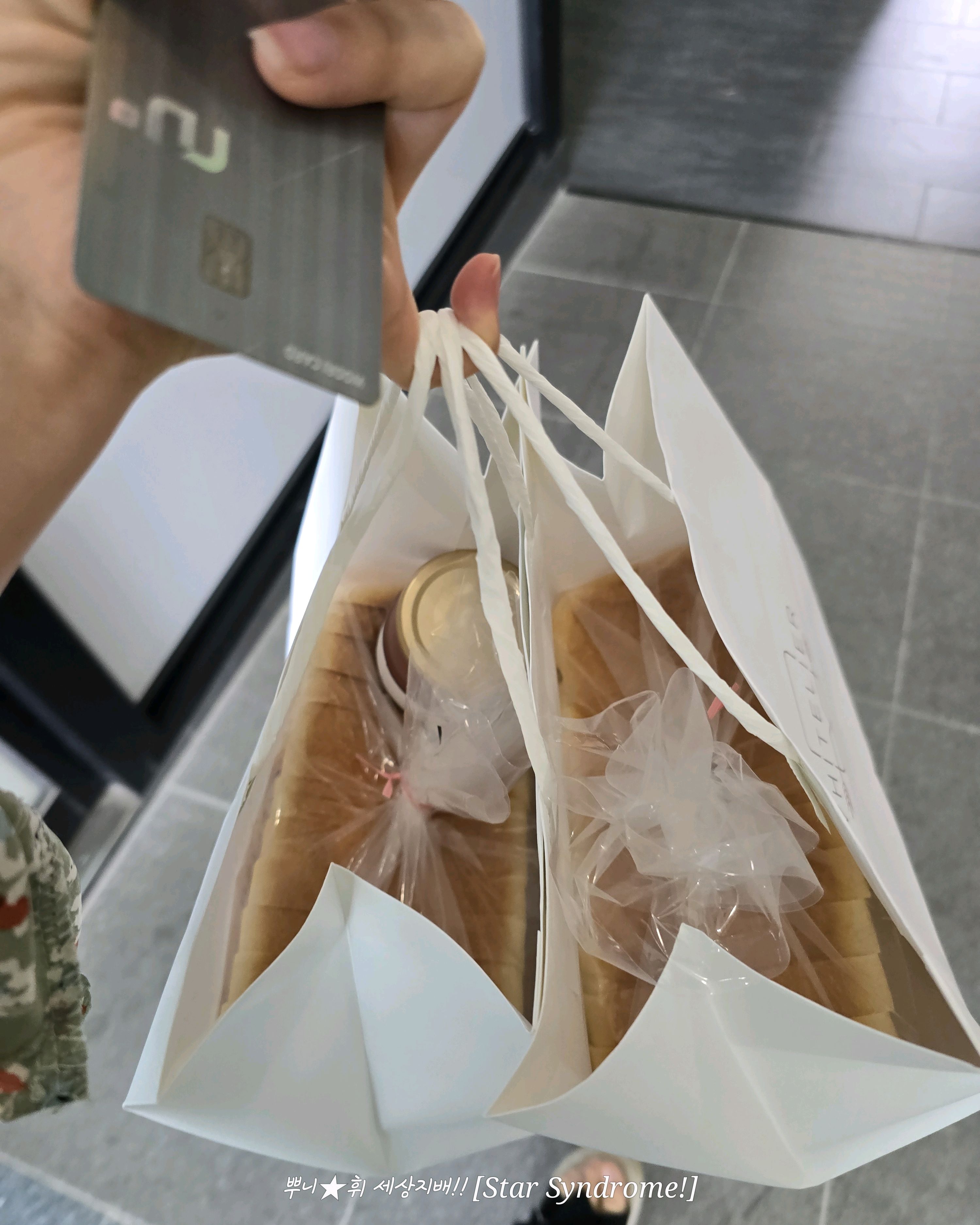 얼마전에 빵사다가 막둥이 친구네서 먹었는데 너무맛있어서 추가구매하러왔어요 친정엄마것까지 ~