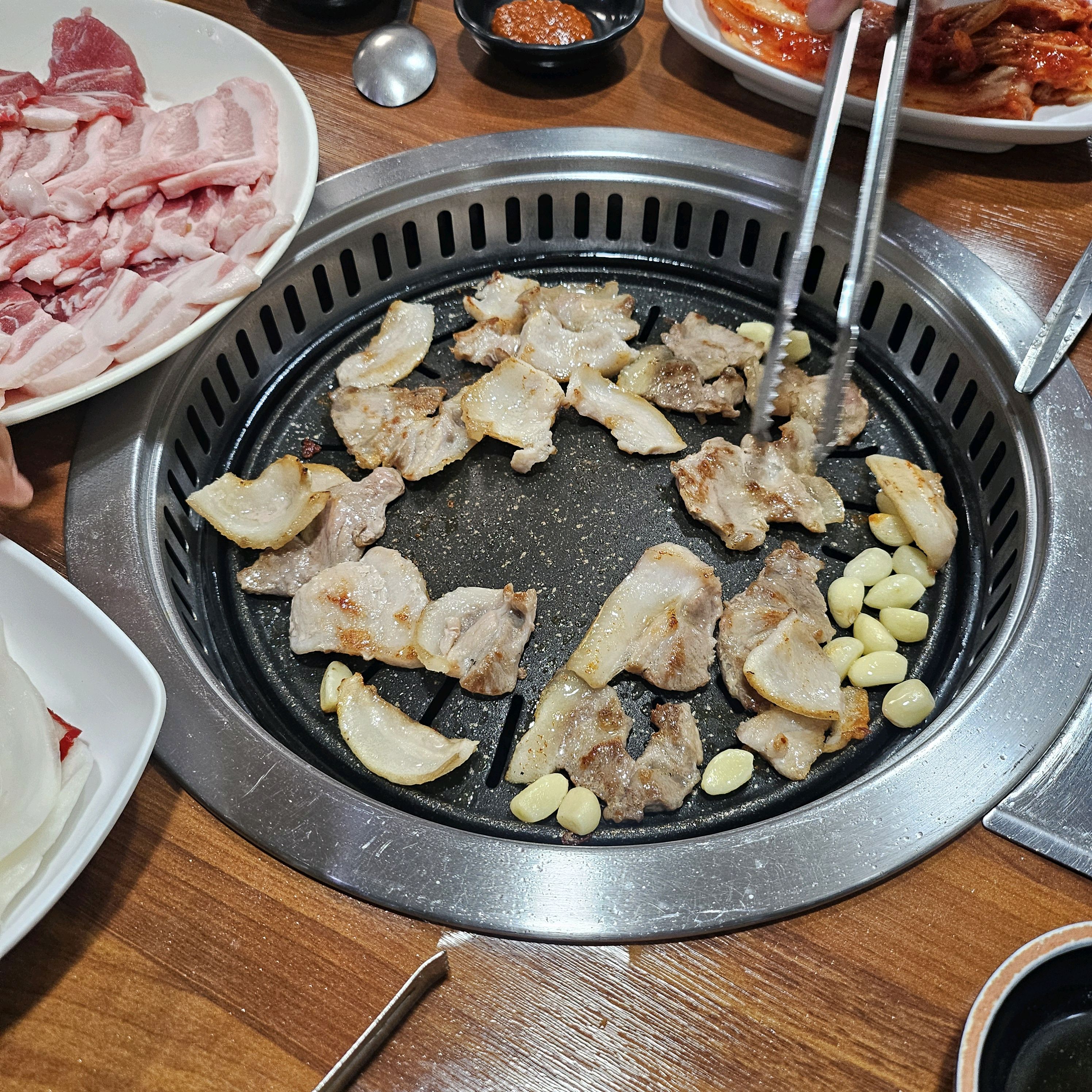 고기 양도 너무 많았고 사장님이 너무 친절하셔서 서비스도 많이 챙겨주시고 진짜 맛있게 먹고