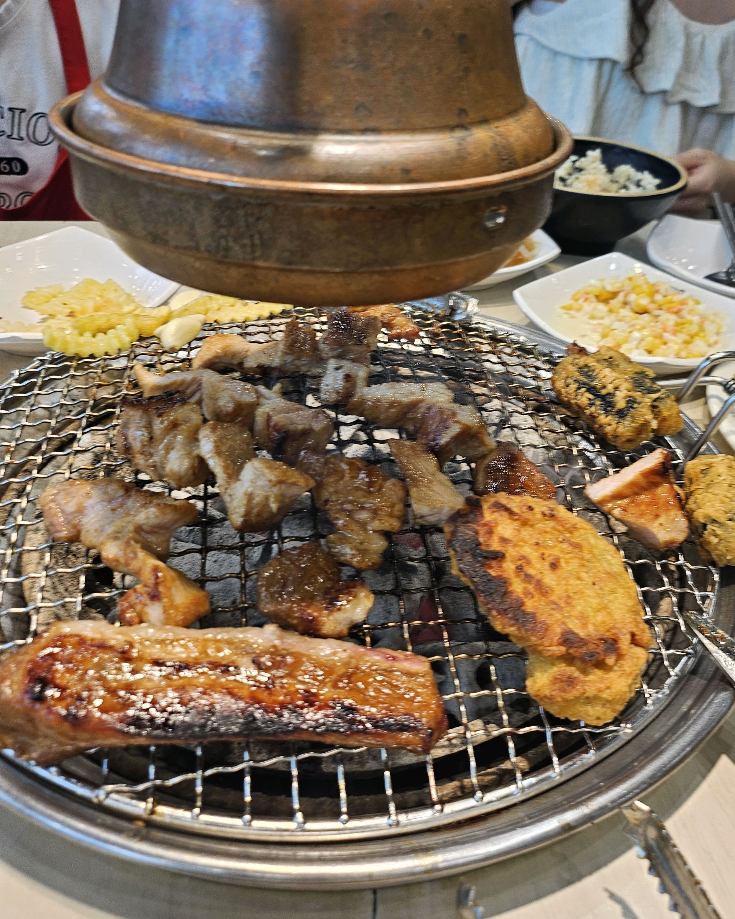 오픈시간인 12시에 맞춰 갔는데 셀프바에 있는 음식들이 어제 해놓은 것처럼 - 야당역 맛집 명륜진사갈비 야당점 24시