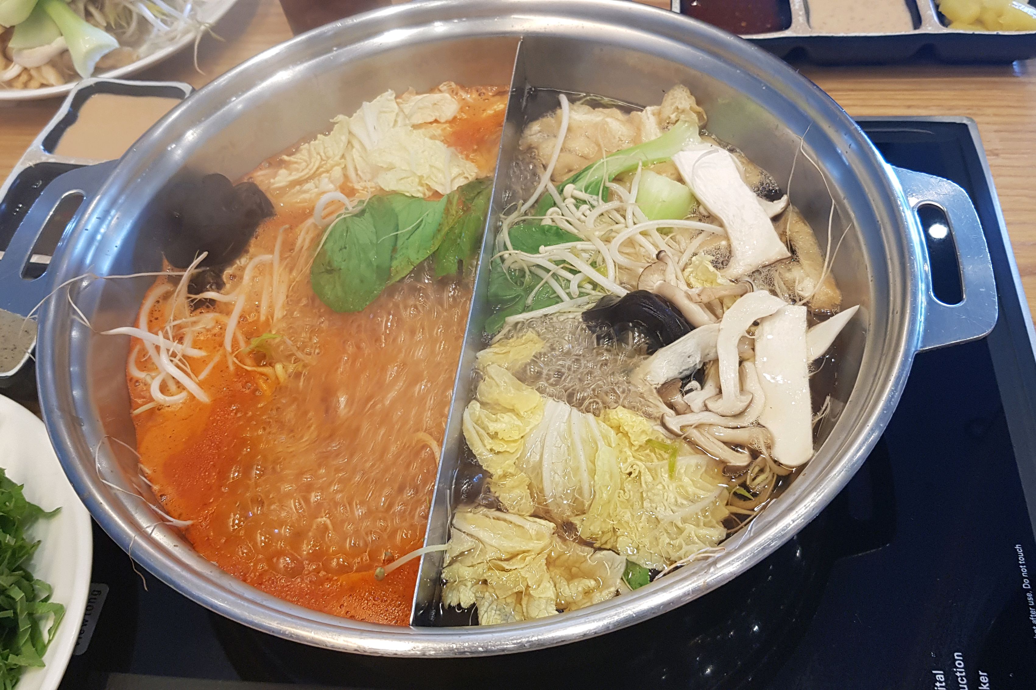 고기 무한리필에 워낙 샤브를 좋아해서 자주 들리는곳입니다 한가지 아쉬운점은 아포카토를 좋아