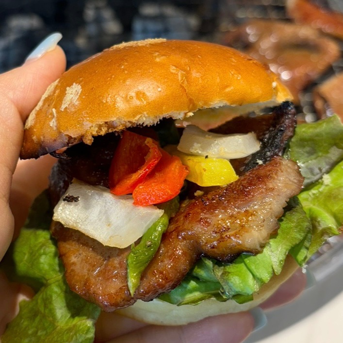 무한리필이지만 고기 맛있어요! 통삼겹살, 목살, 후려페퍼 스테이크, 양념돼지갈비 먹었는데