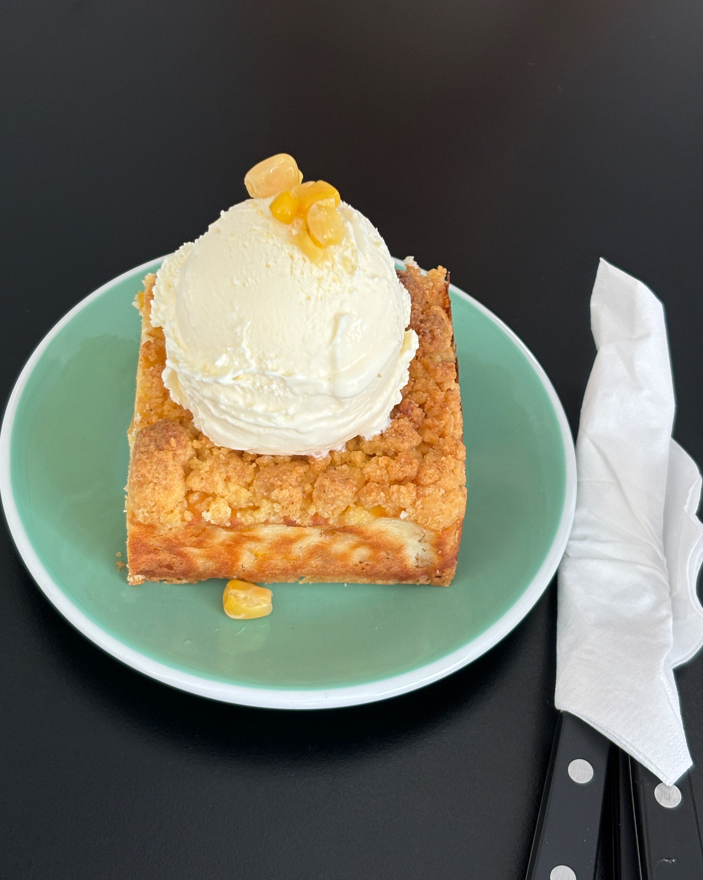 제가 좋아하는 카페 중 하나인데 역시나 이번 옥수수 디저트도 짱짱 맛있어요 ㅎㅎ〰️❤️ - 망원동 맛집 콘웰