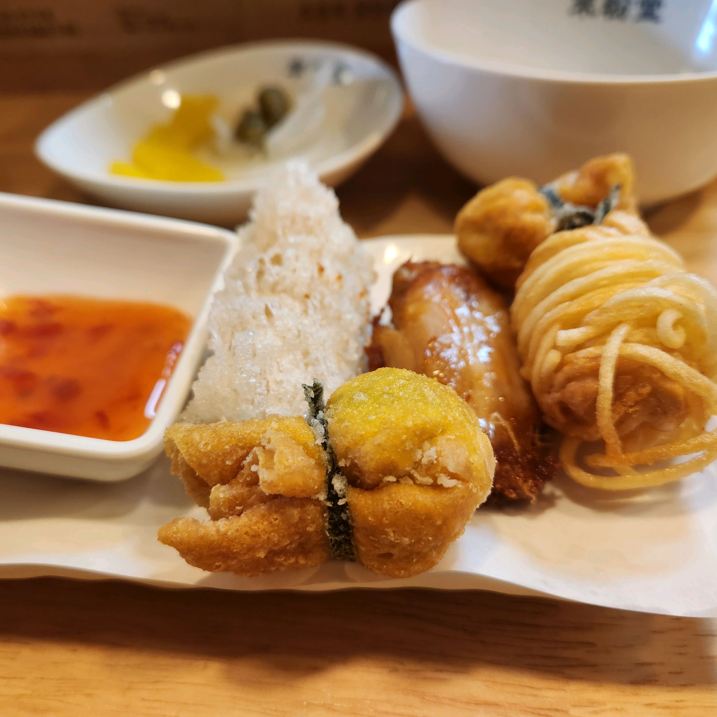 인생쌀국수예요~!! 너무 맛있어요! 특히 고기가 완젼 부들부들~ 튀김은 바삭고소👍👍👍 국물