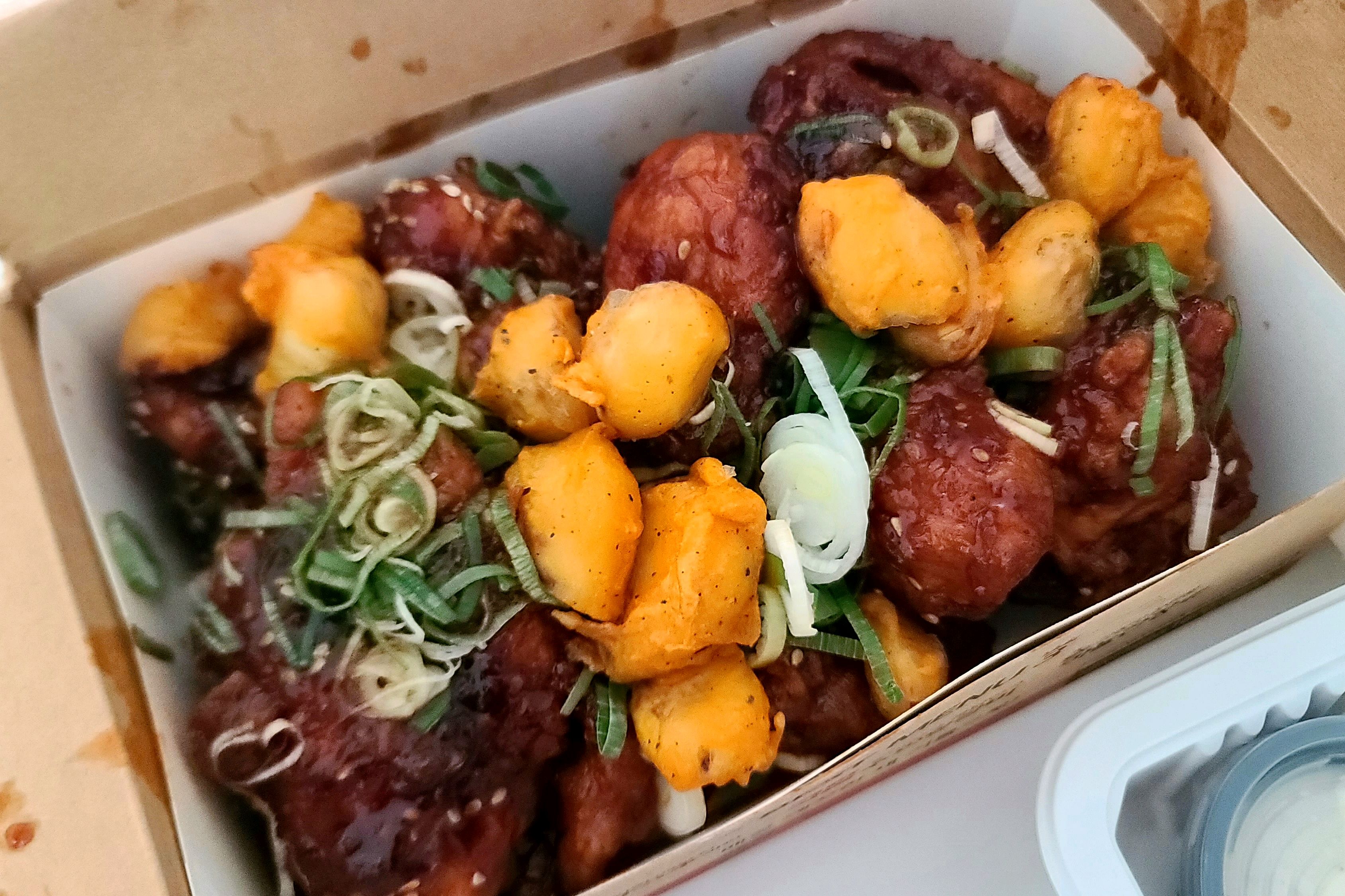 권선시장치킨맛집 수원왕갈비통닭&닭강정 참잘하는집에서 왕갈비통닭 뼈로 주문하고 통마늘튀김 추