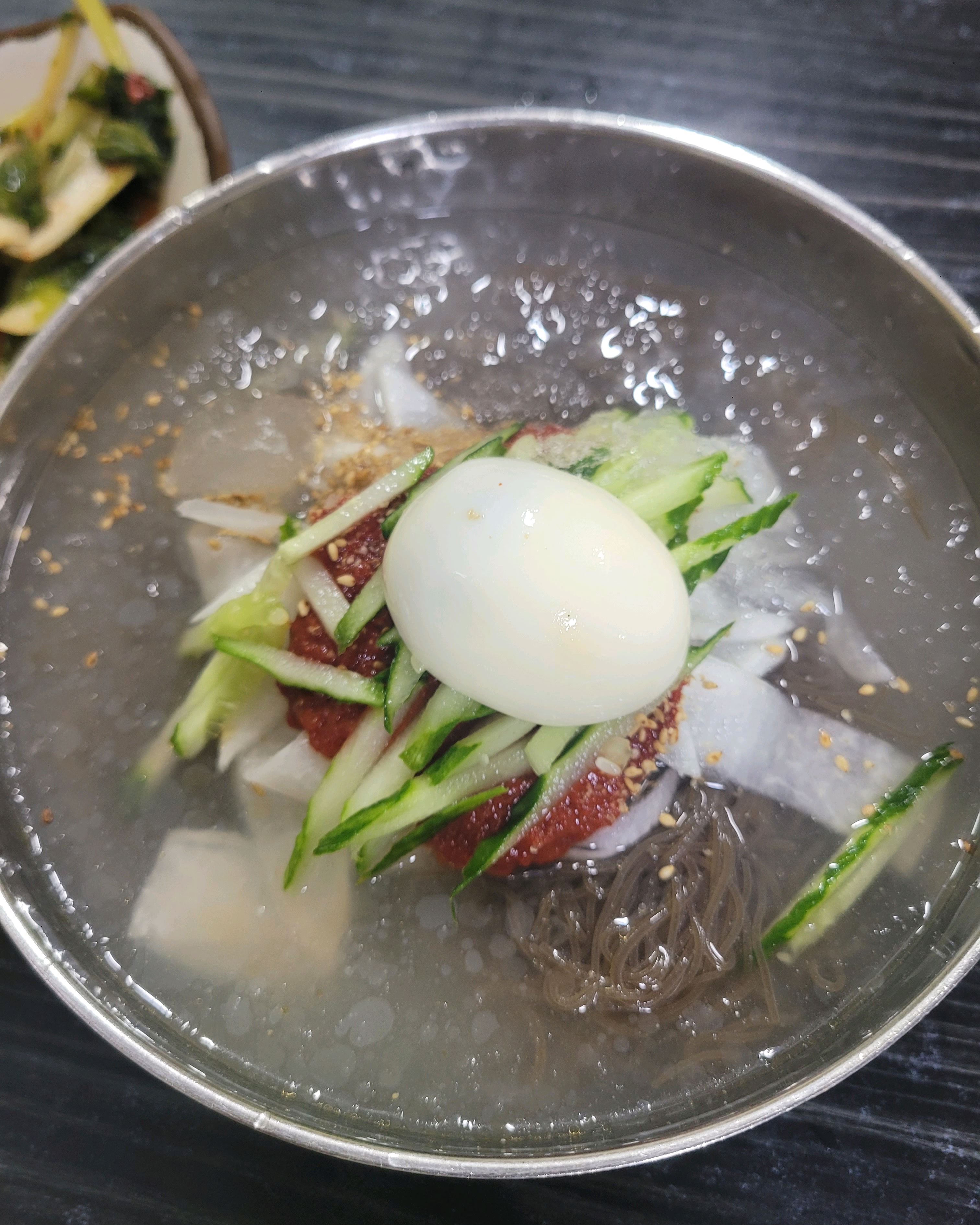 시원하게 잘먹었습니다. 양도 넉넉해요~ 근방에서 젤 맛있는거같아요 - 천호동 맛집 꽃집냉면