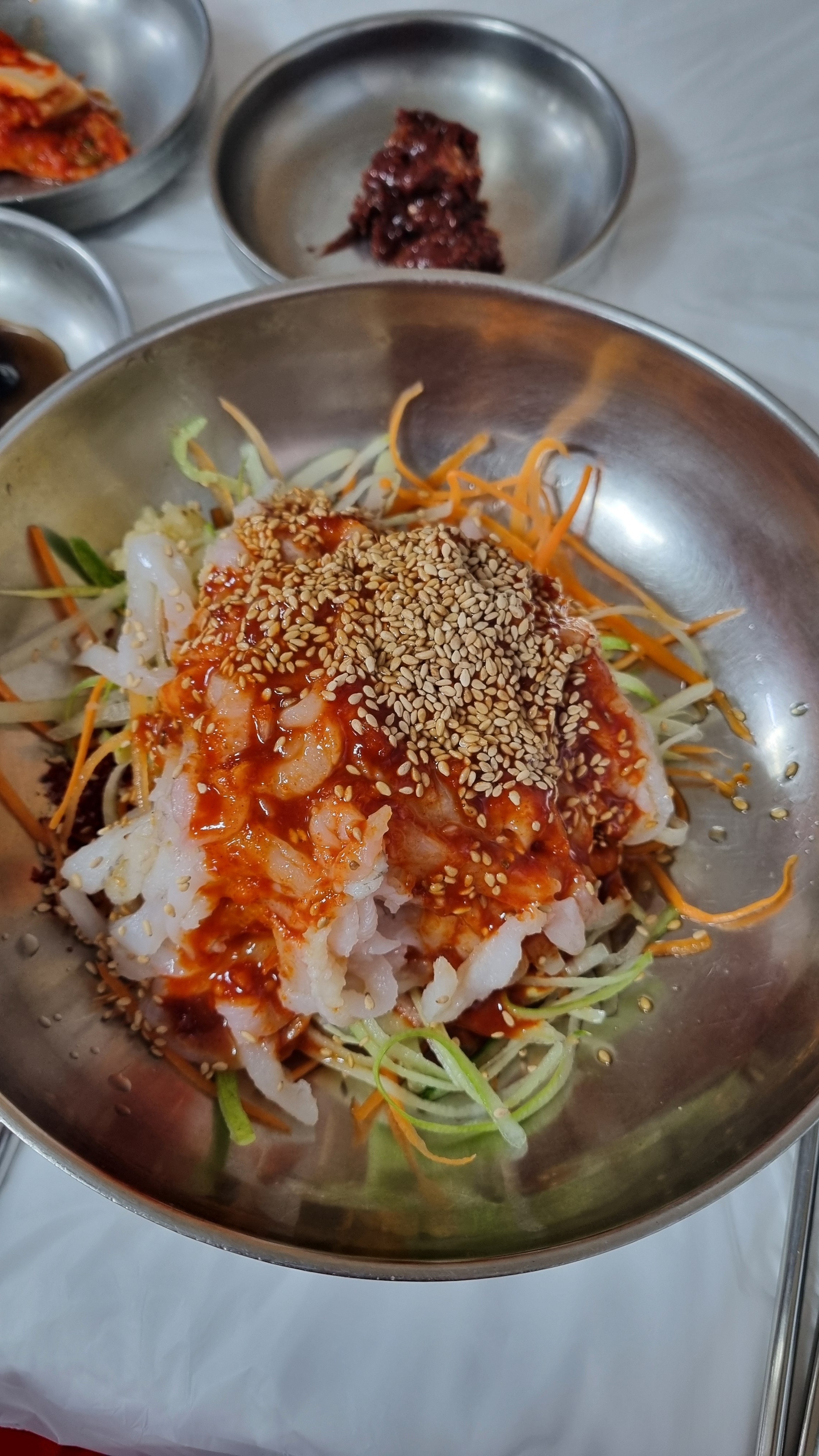 언제 와도 맛있어요. 지인들 데리고 왔는데 다들 만족입니다! 신선하고 양 많고 가격도 좋아