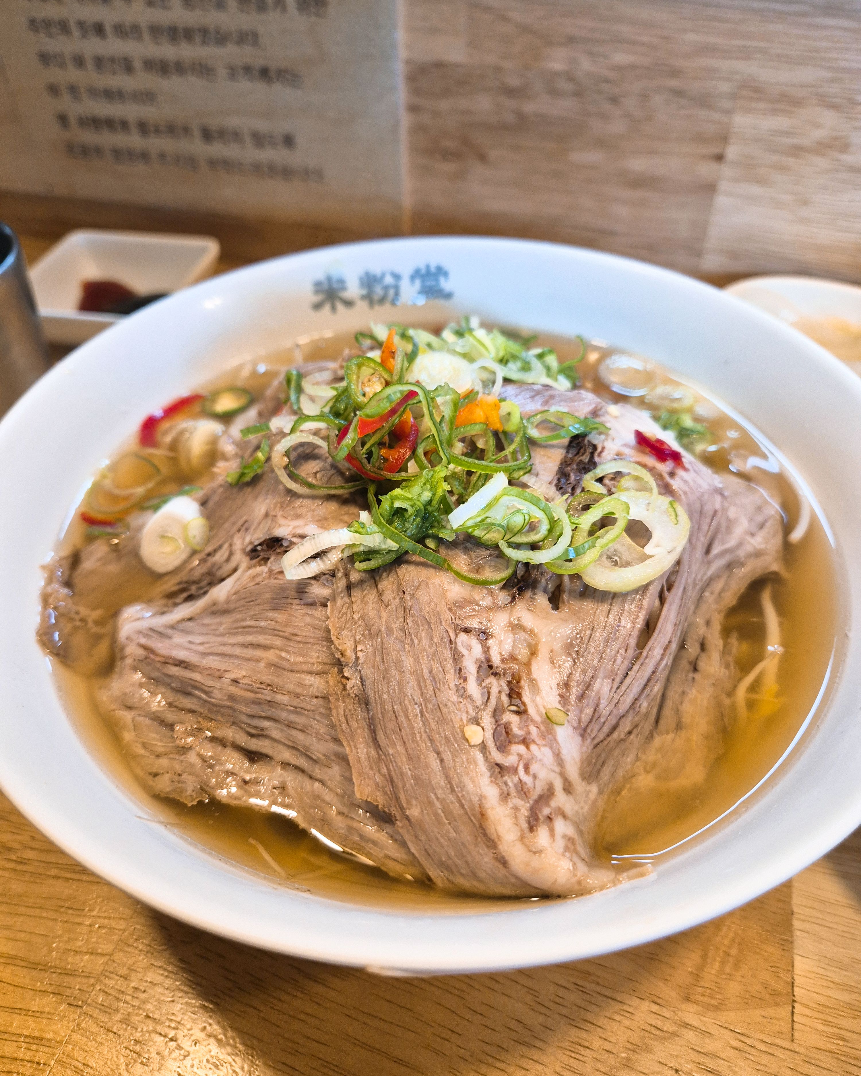 언제나 그렇듯 맛있게 먹고왔습니다.  한끼 먹으면 하루가 든든해요. 몸이 허할때마다 생각나