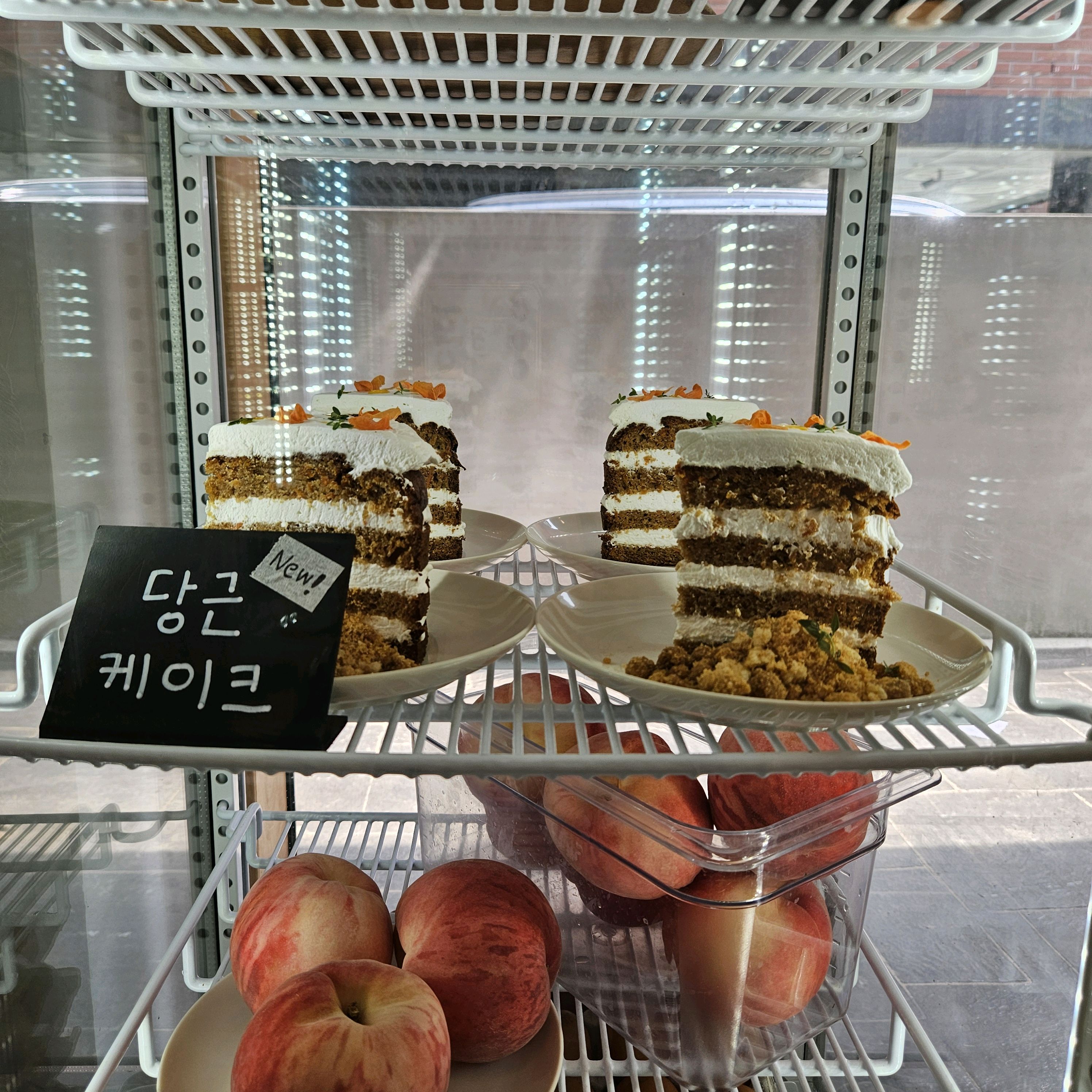 저희가 갔을 때는 자리가 몇 개 있어서 바로 앉았는데 금방 다 차더라구요 좀만 늦었으면 웨