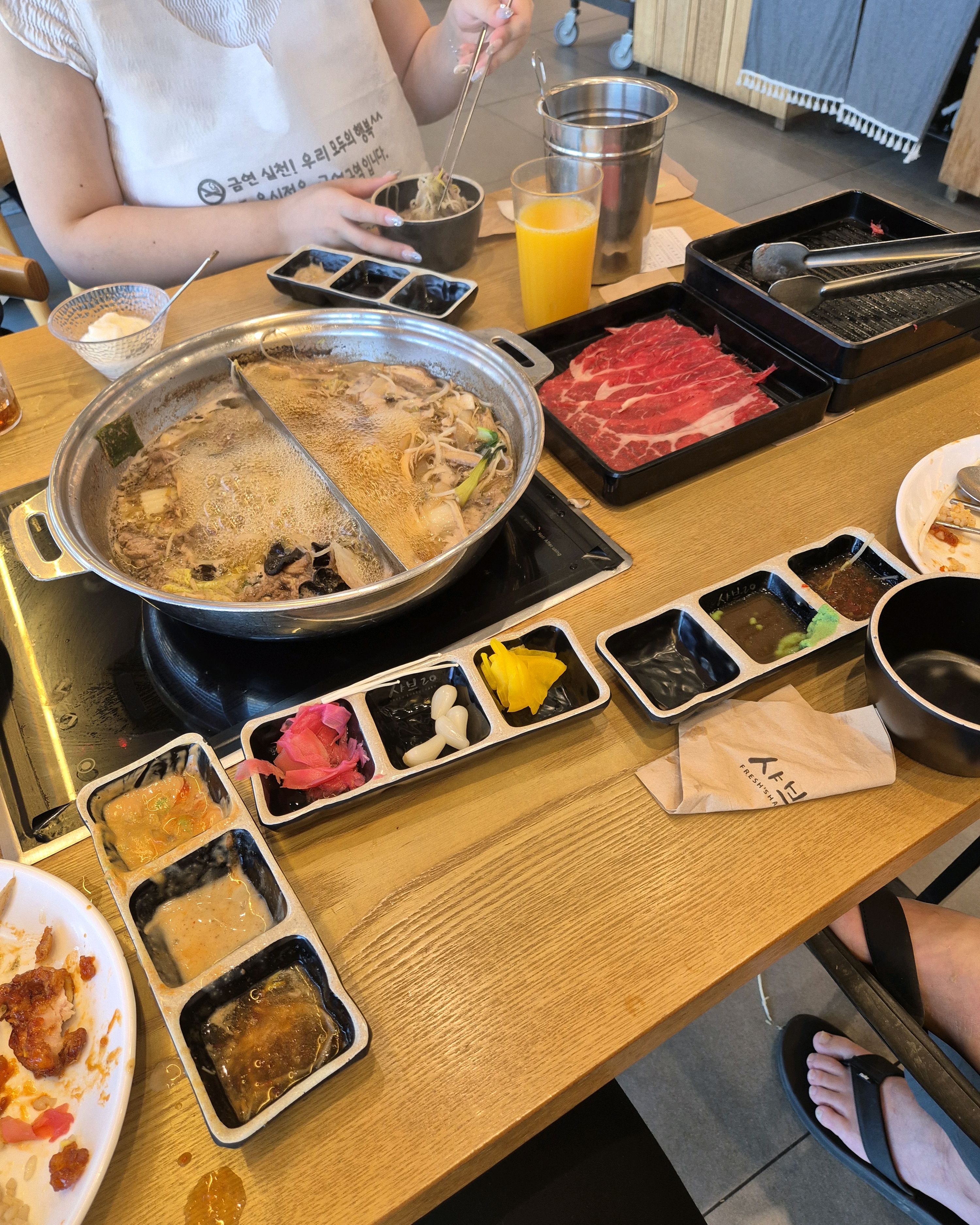 매장도 깔끔하고 음식도 맛있고 무엇보다 친절하게 응대해주셔서 너무 잘 먹고 나왔습니다♡ - 문경 점촌 맛집 샤브20 문경점