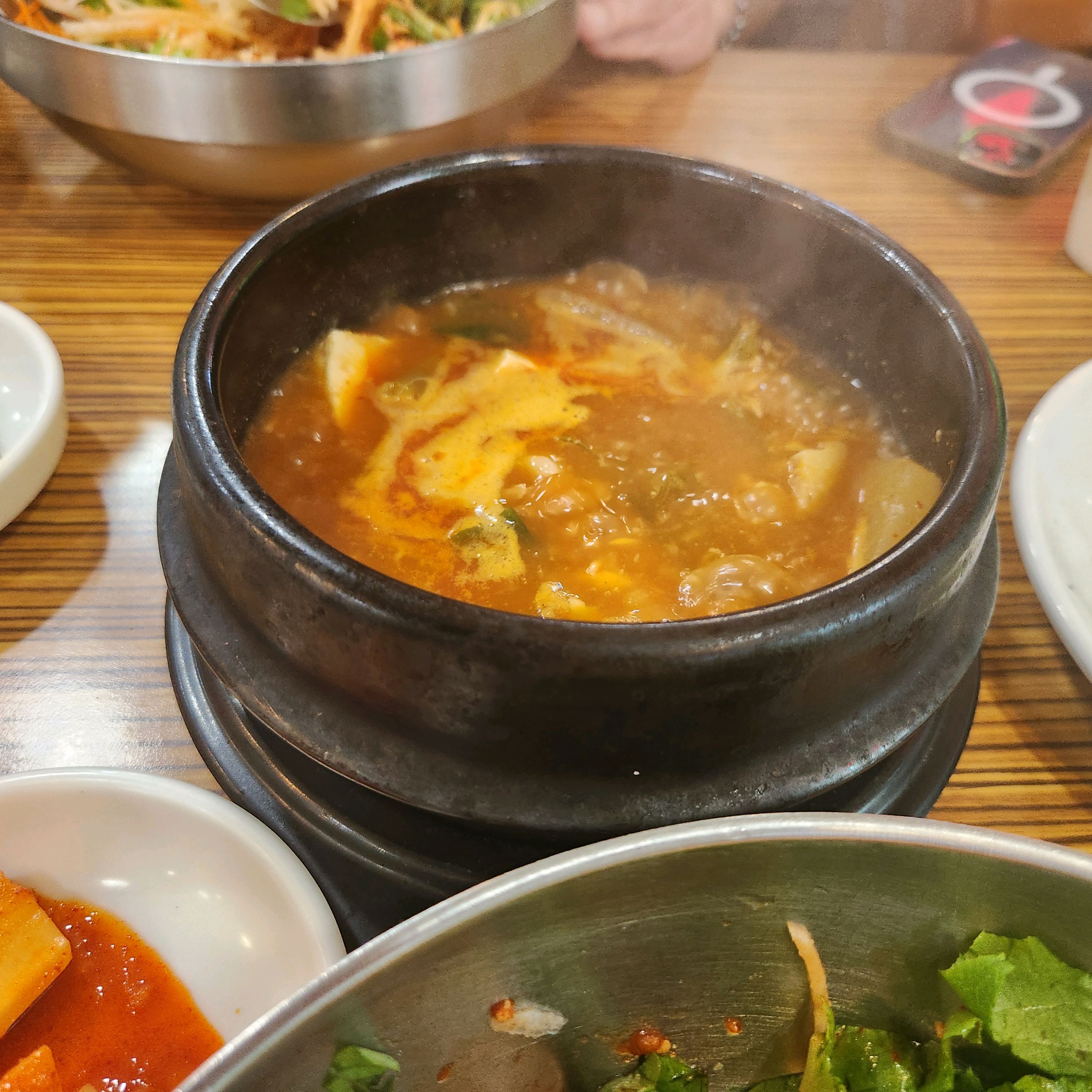 야채양이 정말많고 정말 맛있네요 오픈11시딱 맞쳐갔는데 거의 만석^^; 깜놀랬어요 - 송정 맛집 송원물회횟집