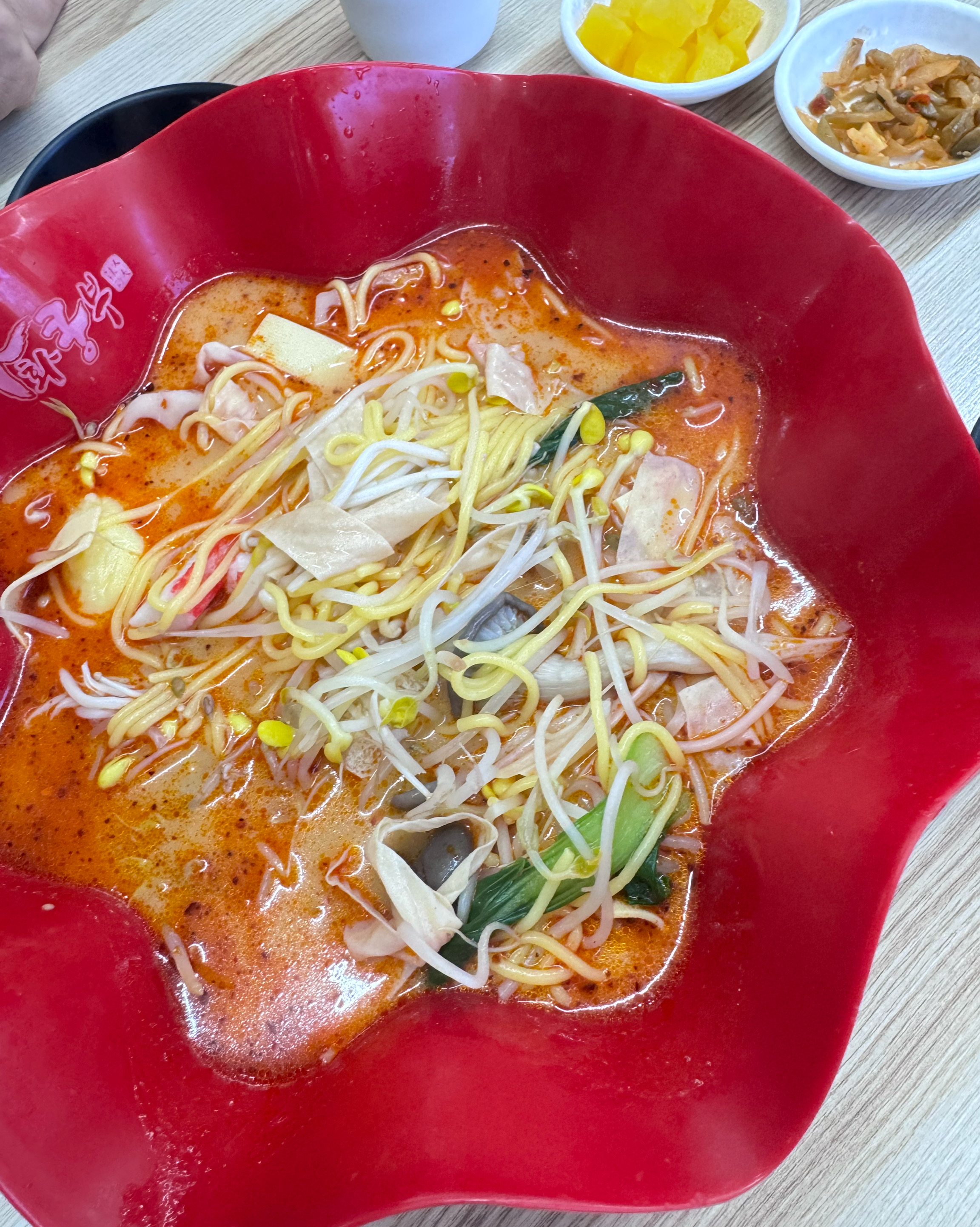라화쿵부의 재료와 메뉴종료 제일 많이 있습니다. 마라탕 뿐만아니라 완자쌀국수도 맛있어요. - 천호동 맛집 라화쿵부 천호점