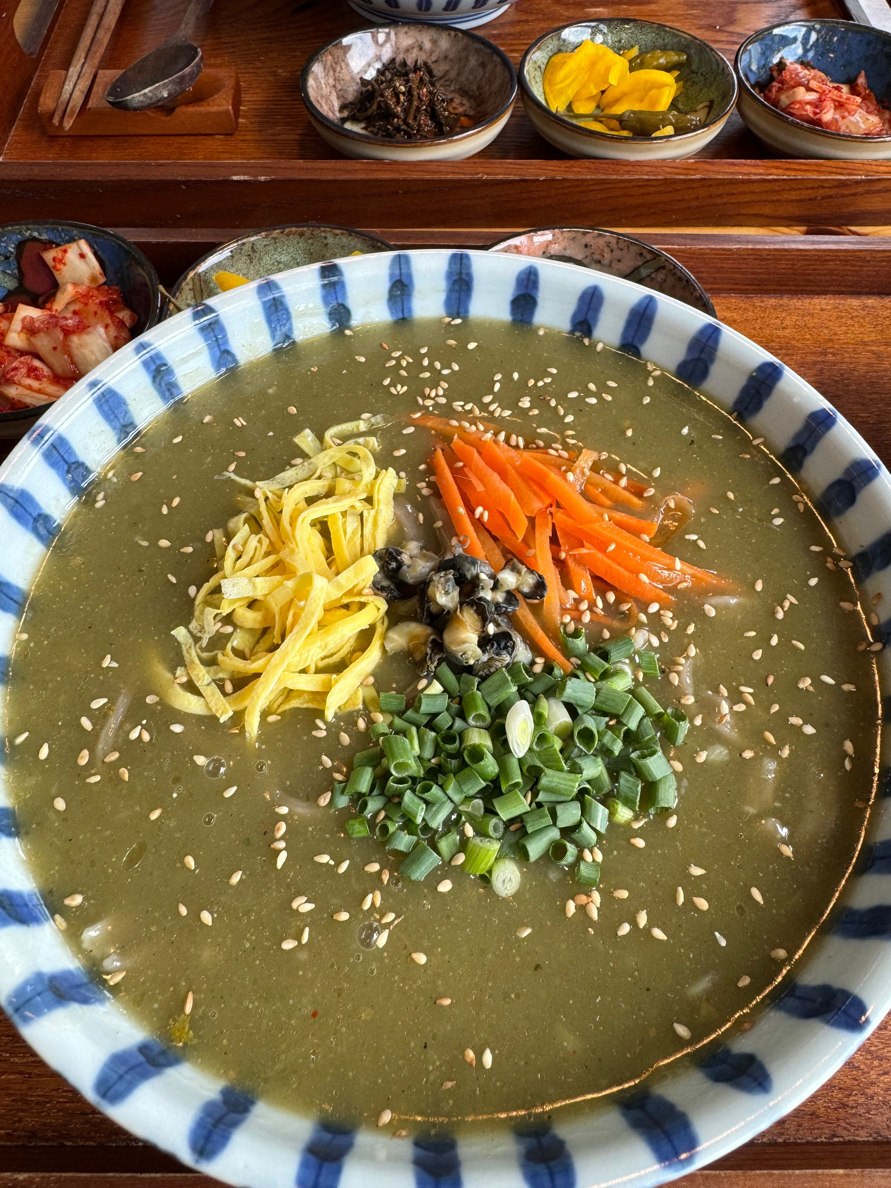 보말칼국수 너무 맛있게 먹었습니다. 정말 숙취해소 제대로 되는 진득한 국물 또 먹고싶네요.