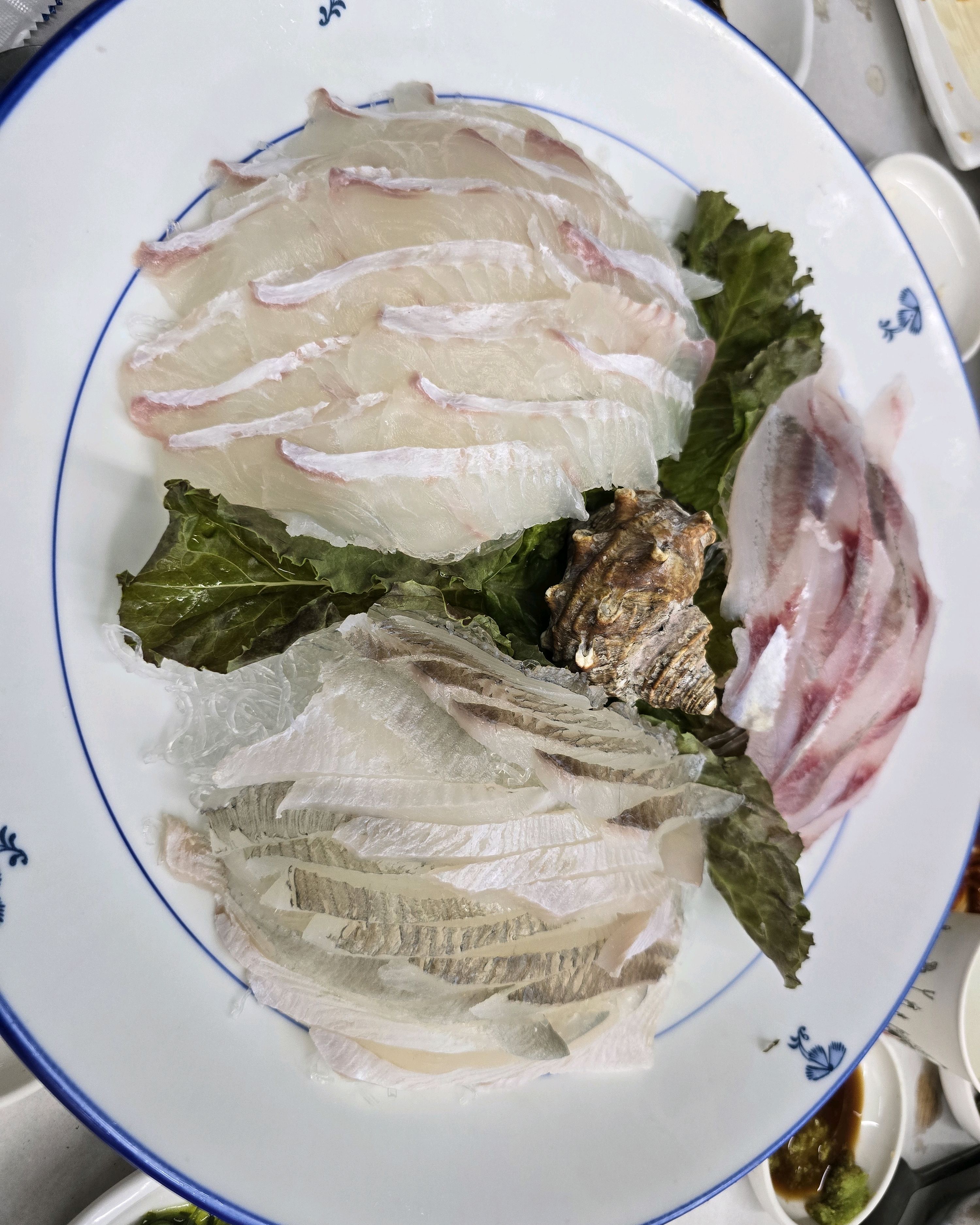 운좋게 대기없이 바로들어갔어요. - 송정 맛집 중앙횟집