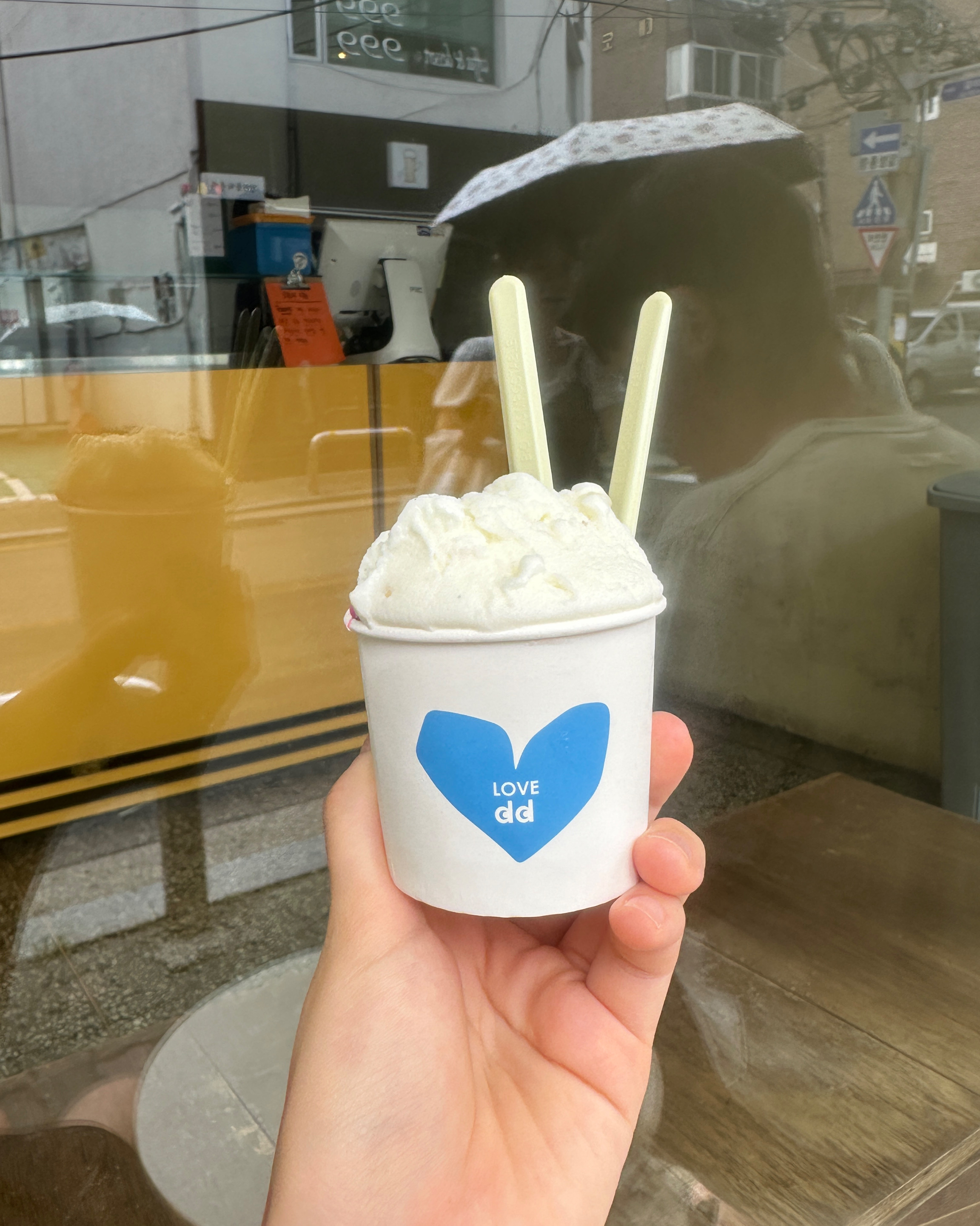 쌀이랑 레드 용과맛 먹엇어용ㅎㅎ 쌀맛 진짜 마싯어요ㅠㅠ!!!!!ㅎㅎㅎㅎ 더운날 시원하게 먹