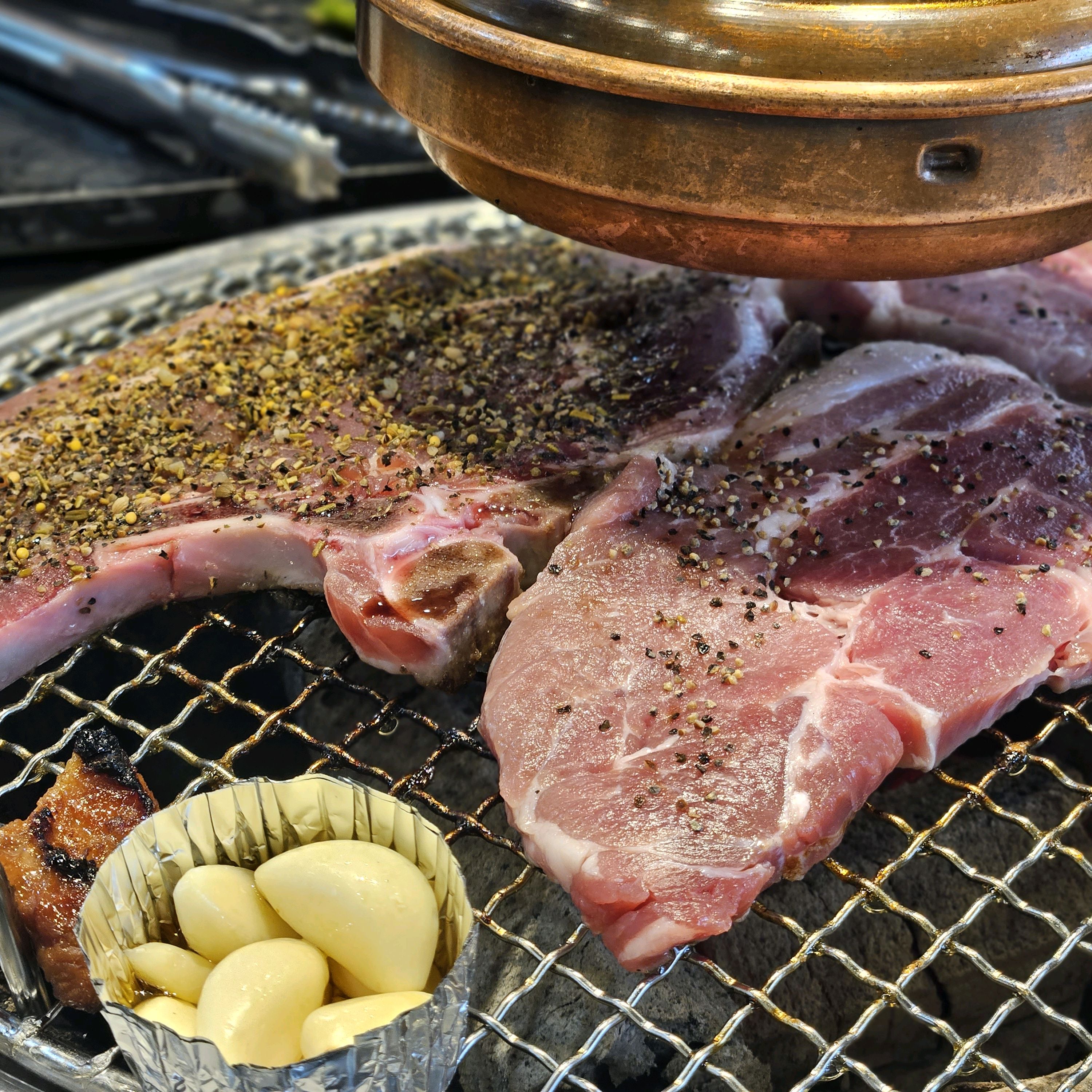 오랜만에 명륜진사갈비에 갔는데 전보다 고기가 다양해진 것 같네요. 고기도 맛있어서 많이 먹