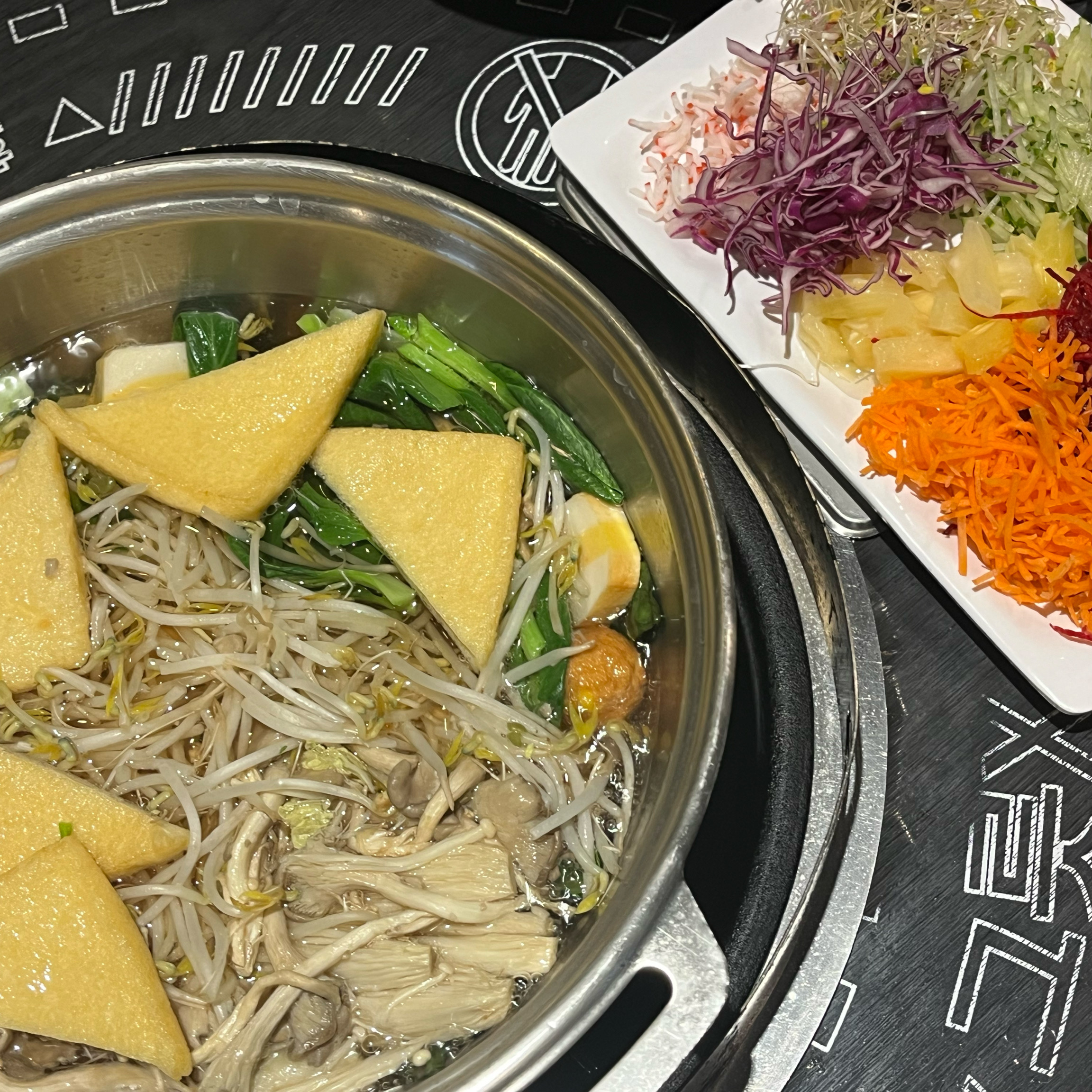 한달에 두세번은 방문 하는거 같아요 주말은 처음 방문했는데 점심시간 사람 많아서 20분 정