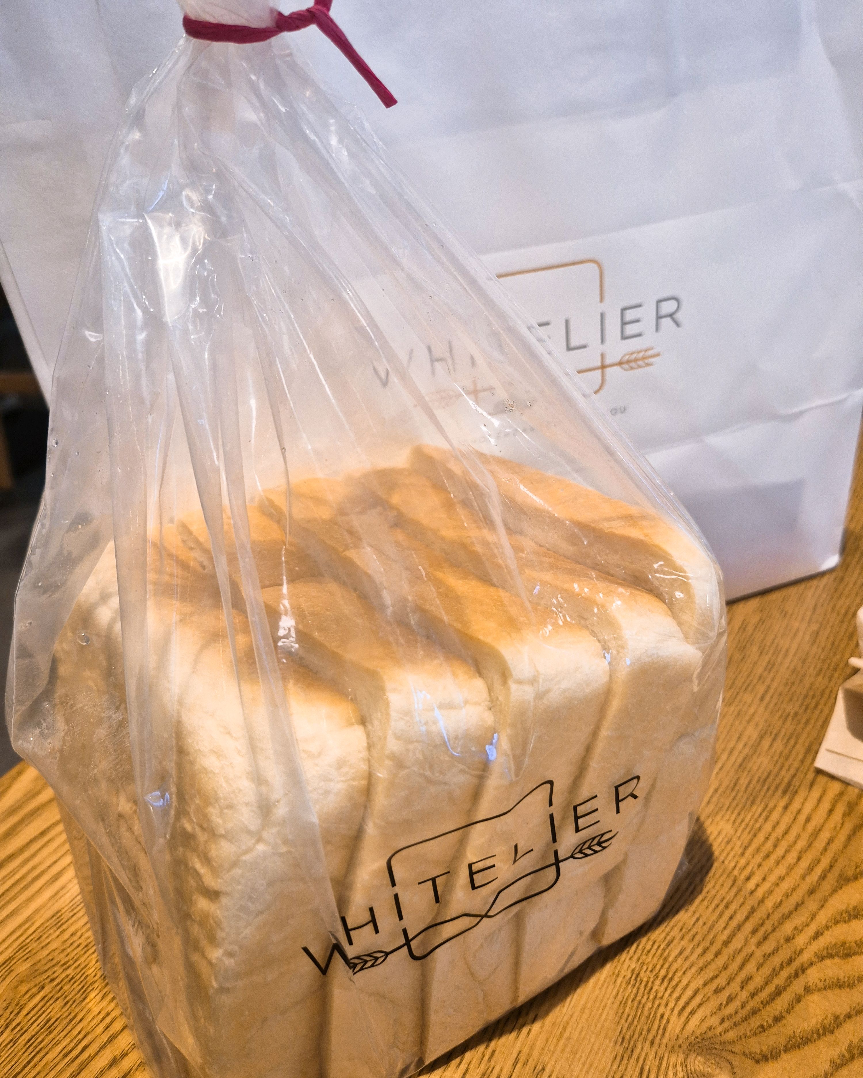 2cm가 제일 맛있는 것 같아요 밀도가 높아 촉촉하고 쫄깃해요 🍞 👍 - 목동 맛집 화이트리에 목동점