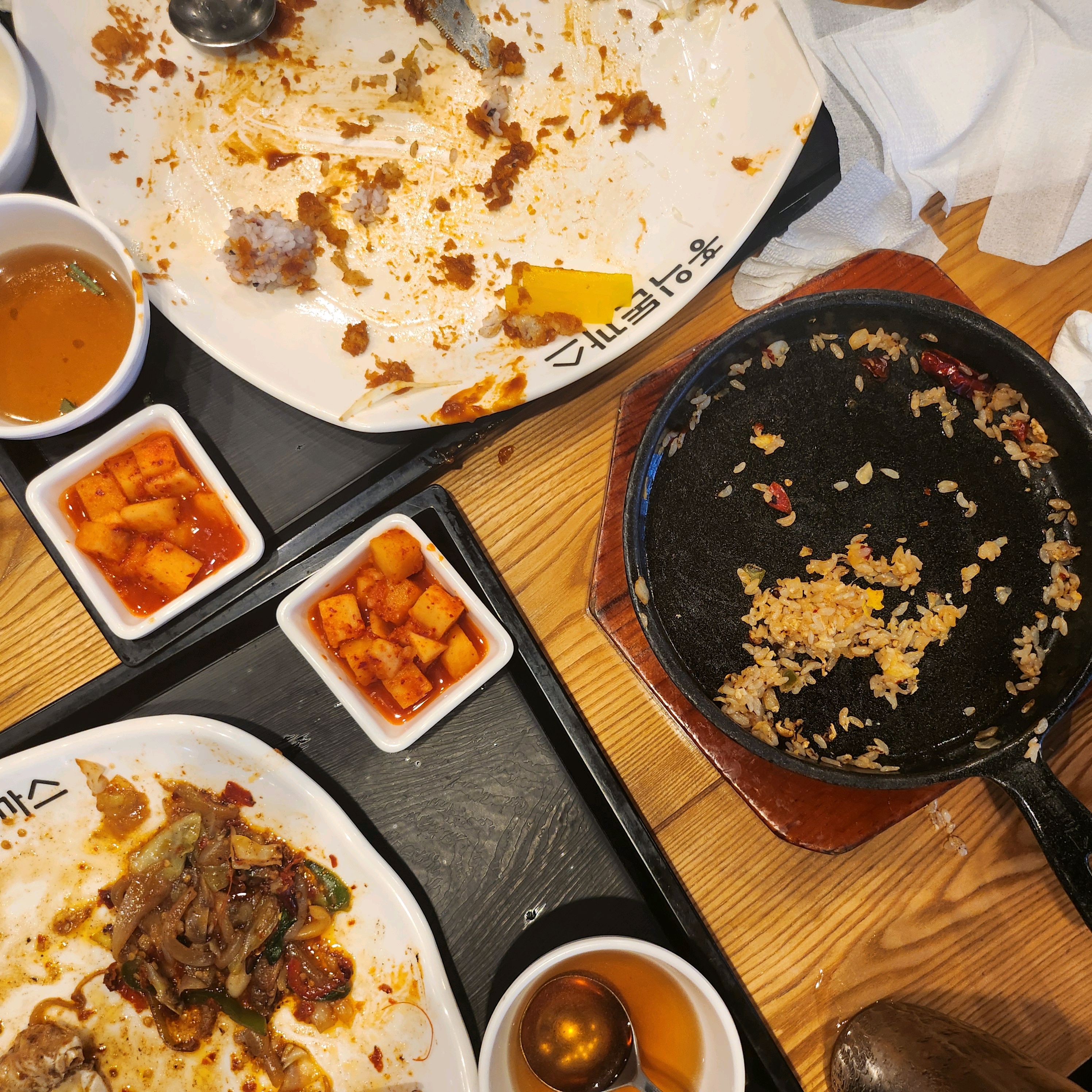 고등학생 3명이 깨끗하게 다 먹었어요. 배가 큰 아이들에게 맛도 가격도 좋아요. - 동탄 호수공원 맛집 홍익돈까스 2동탄호수공원점