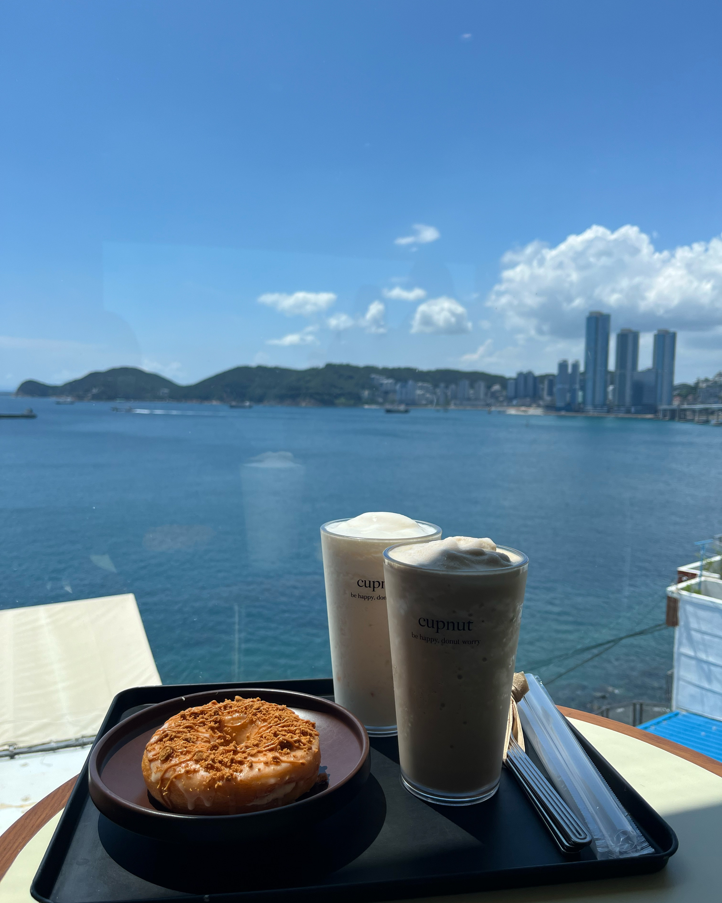  부산 영도 흰여울문화마을 감성 브런치 카페 컵넛 부산영도점