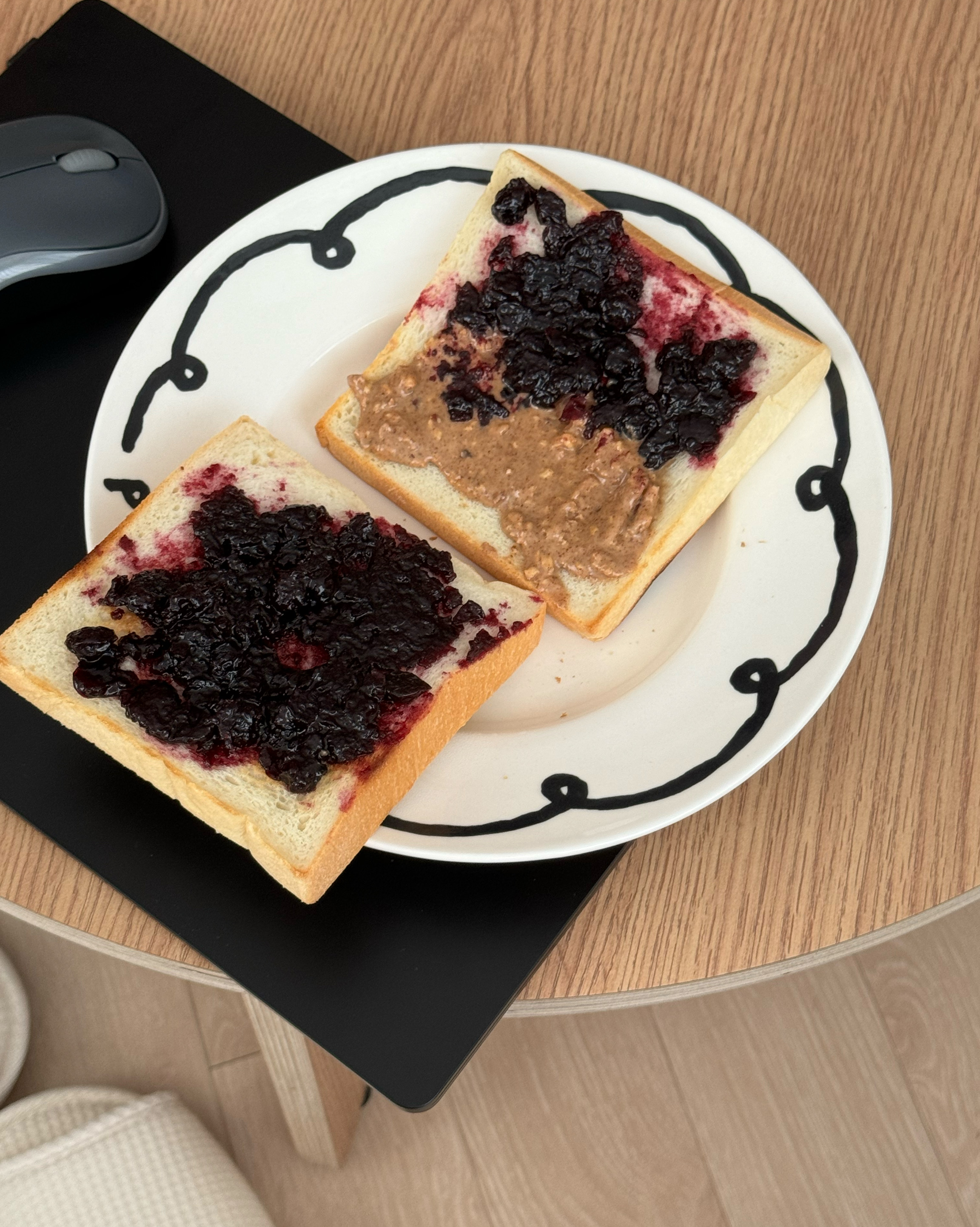 제가 그동안 먹은 식빵은 다 장난이었나봐요.. 죤맛턍 ㅠ비싼 값 해요.. - 경기 광주 맛집 화이트리에 경기광주점