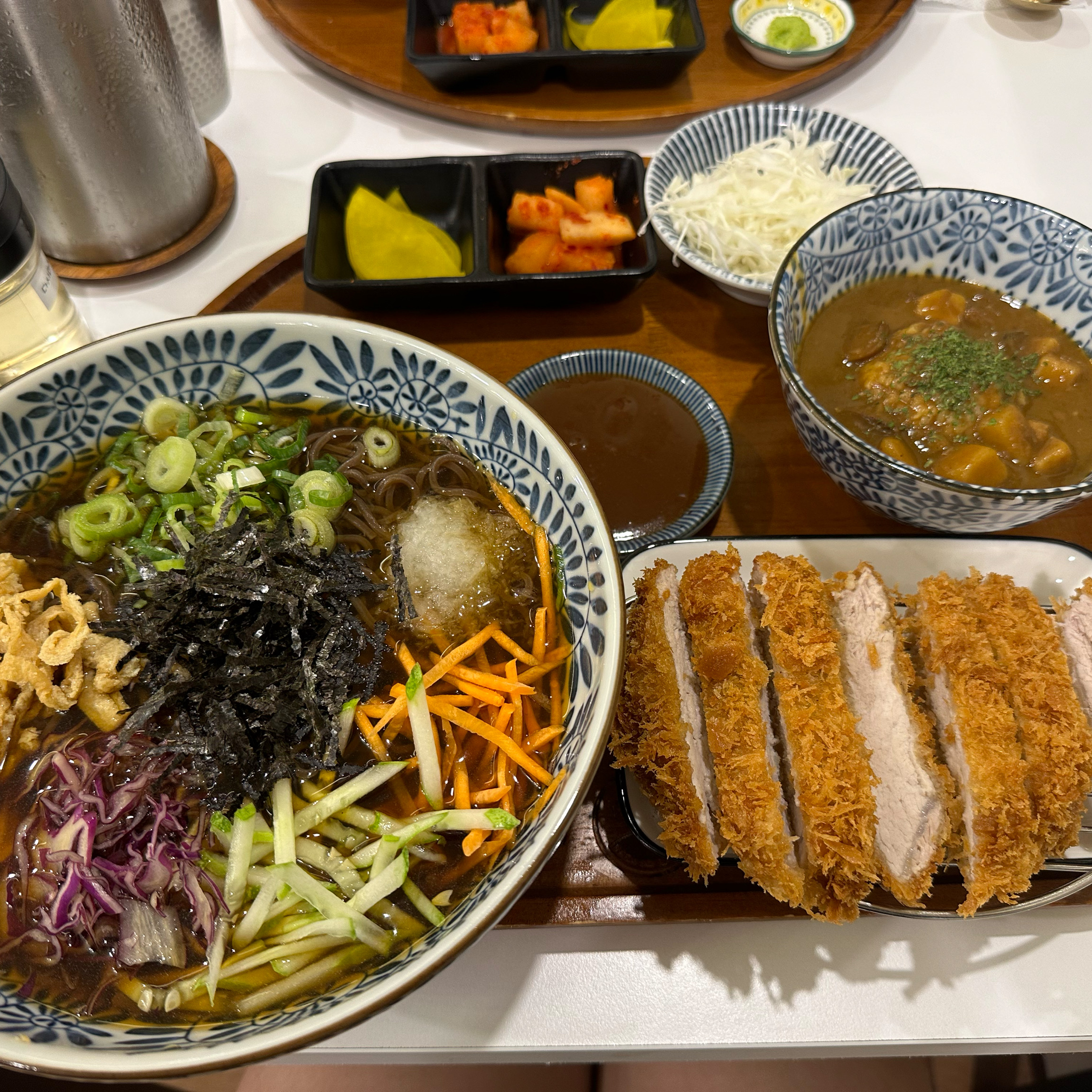 맛있는 냉소바+돈까스+카레가 17900원이라니 - 여의도 맛집 백소정 여의도점