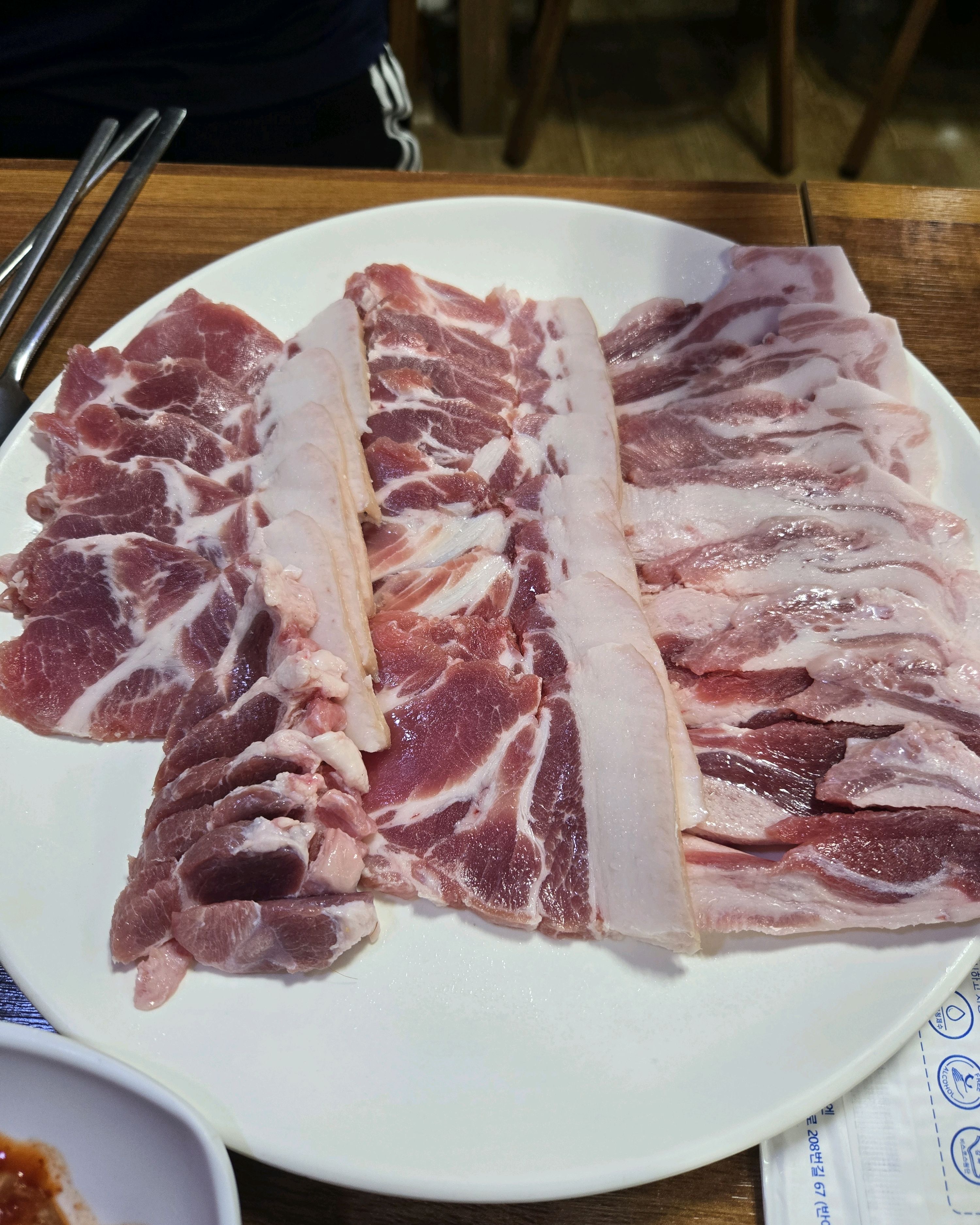 정말 맛있는 식사를 즐겼습니다! 분위기도 좋고, 서비스도 친절해서 처음부터 끝까지 만족스러