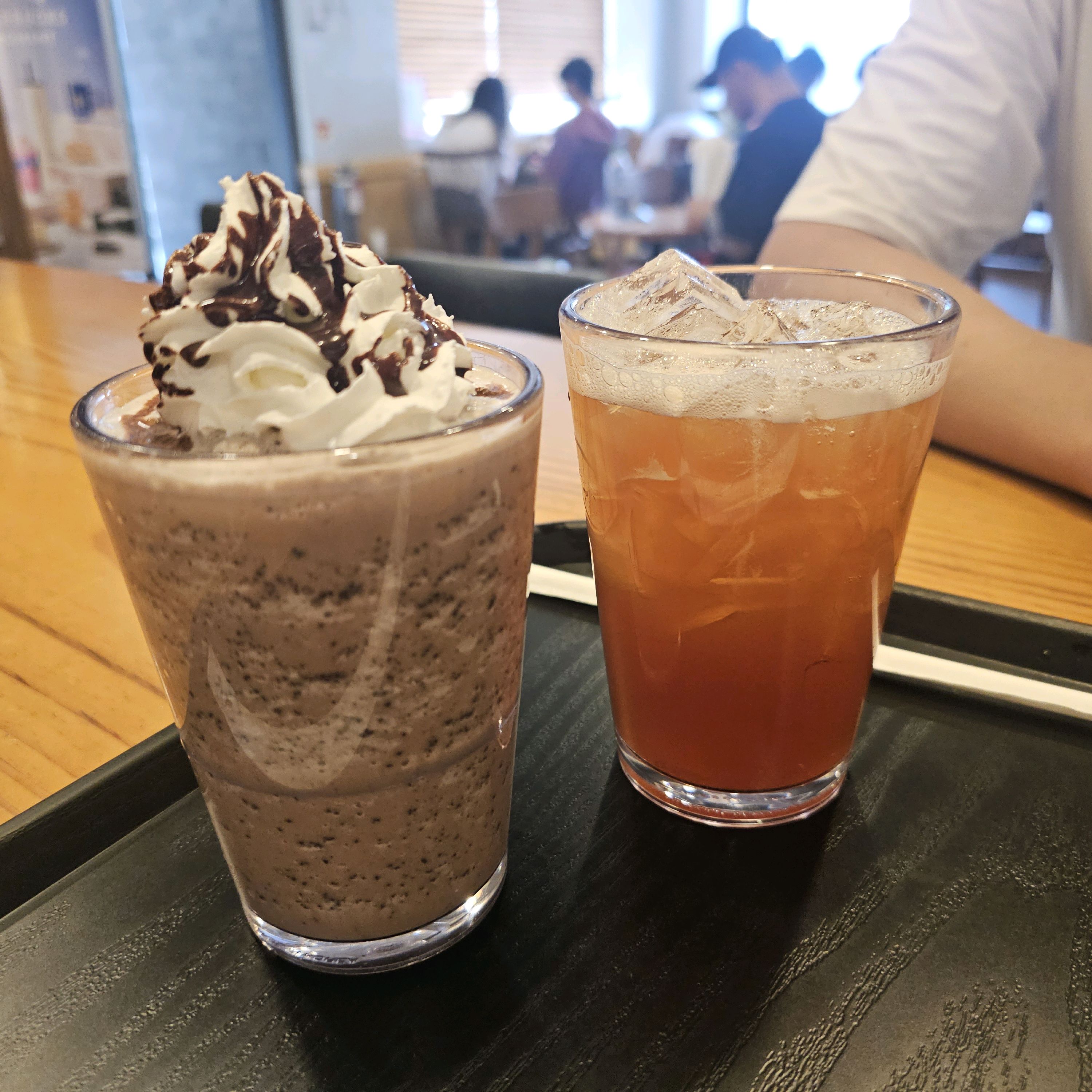 부산의 날씨는 더운 것 같아요. - 부산역 맛집 스타벅스 부산역점