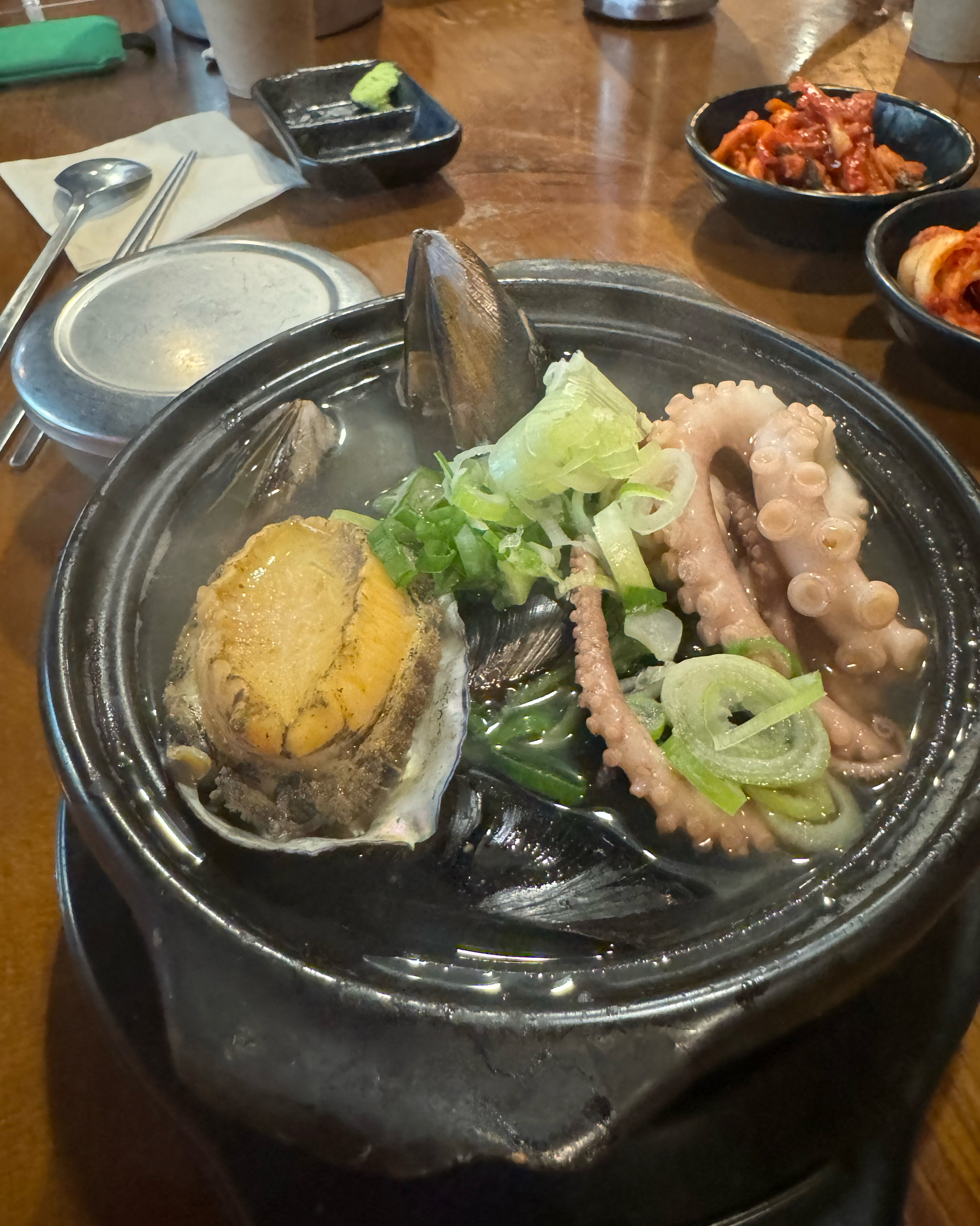  한국 서울 명동역 주변 해산물 전문점 맛집 비진도 전복구이