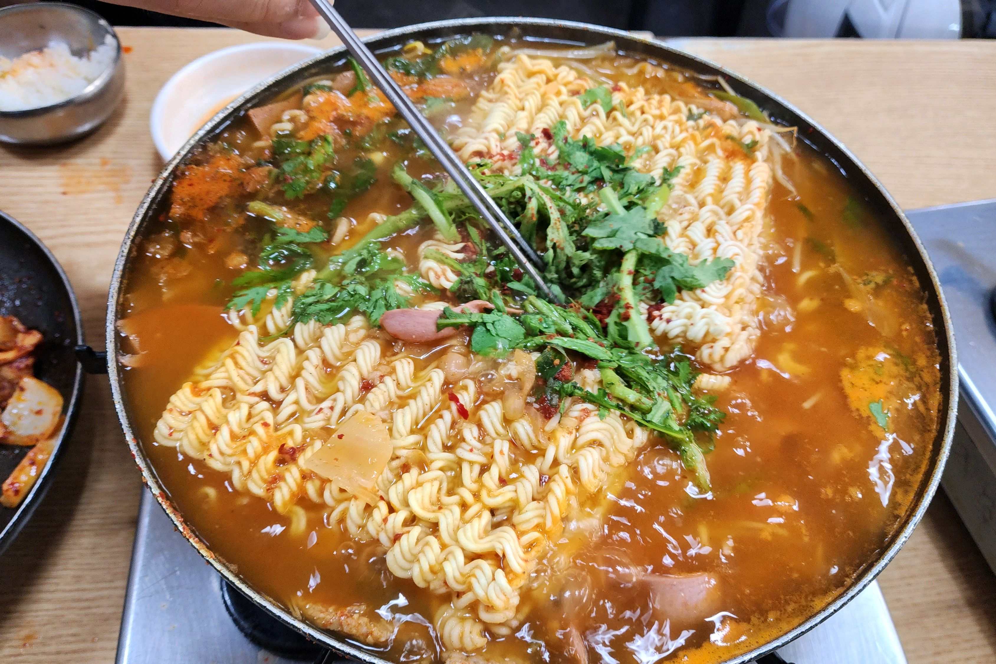 부대찌개(1.0)와 고추장불백(1.1) 먹고 왔어요 - 망원동 맛집 만복기사식당불백전문