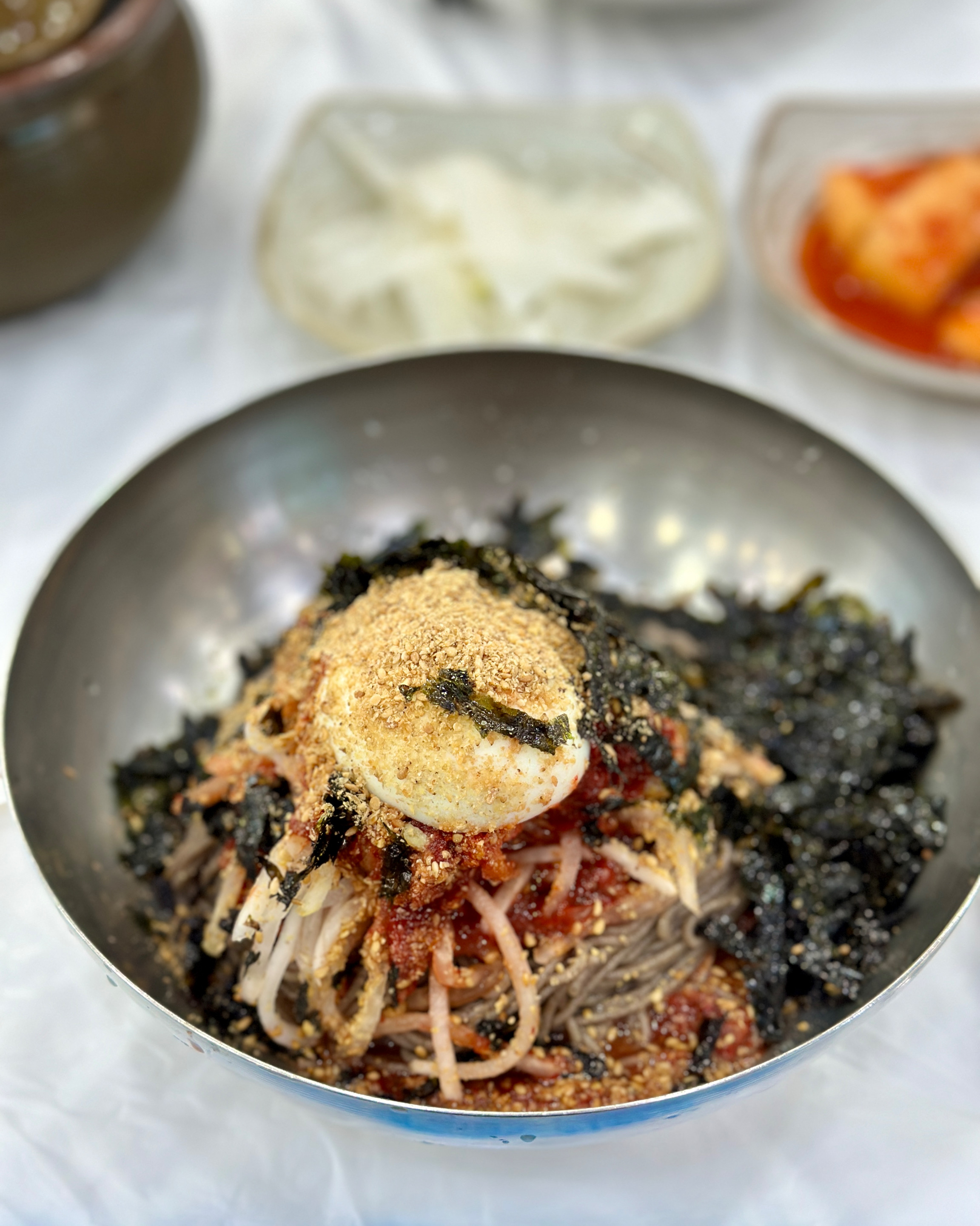 나는 명태회 막국수, 엄마는 동치미 막국수 주문 - 아바이마을 맛집 진미막국수