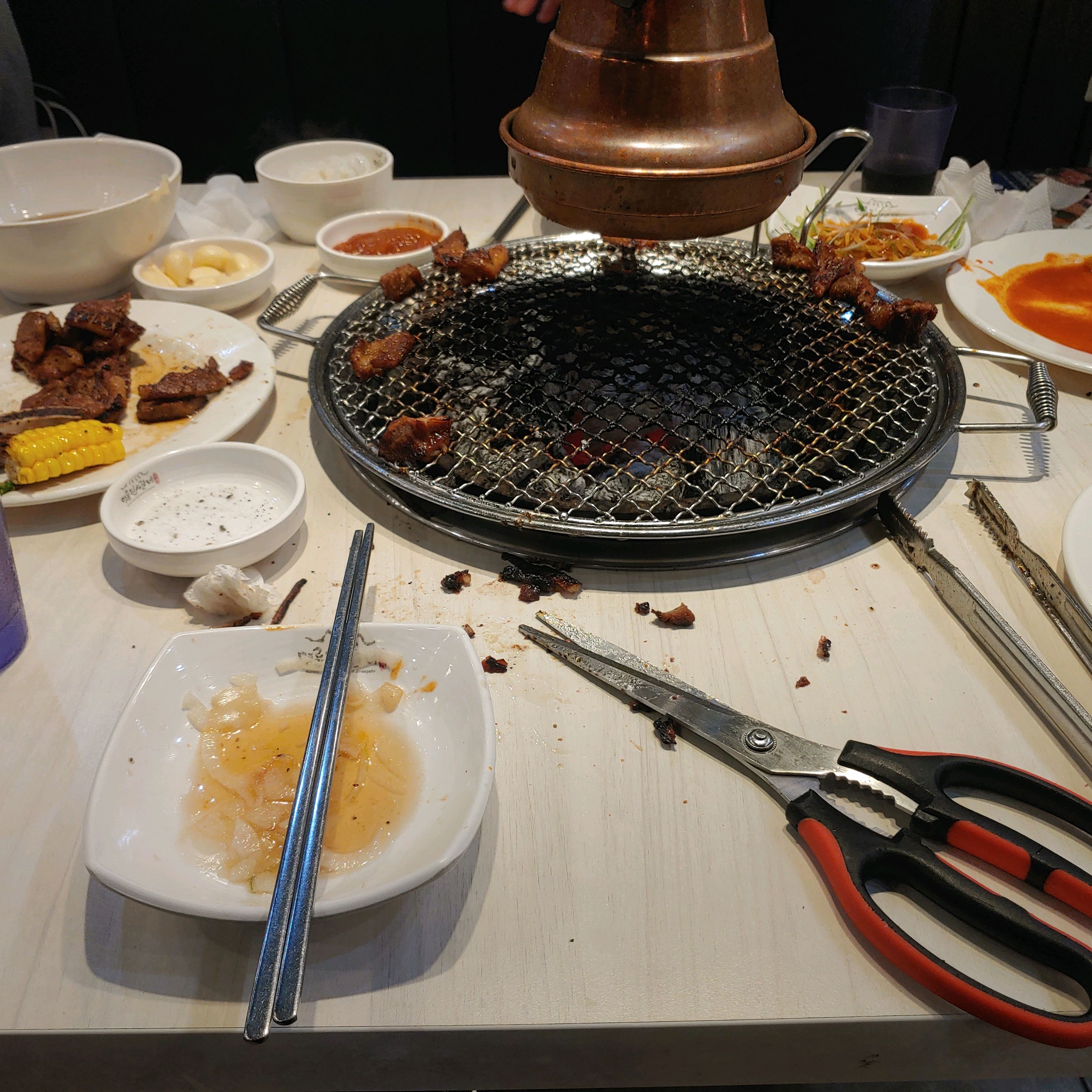 양념갈비.삼겹.목살.소고기.껍데기 등등 다양한 고기가 있어서 취향껏 배불리 먹을수 있어요.