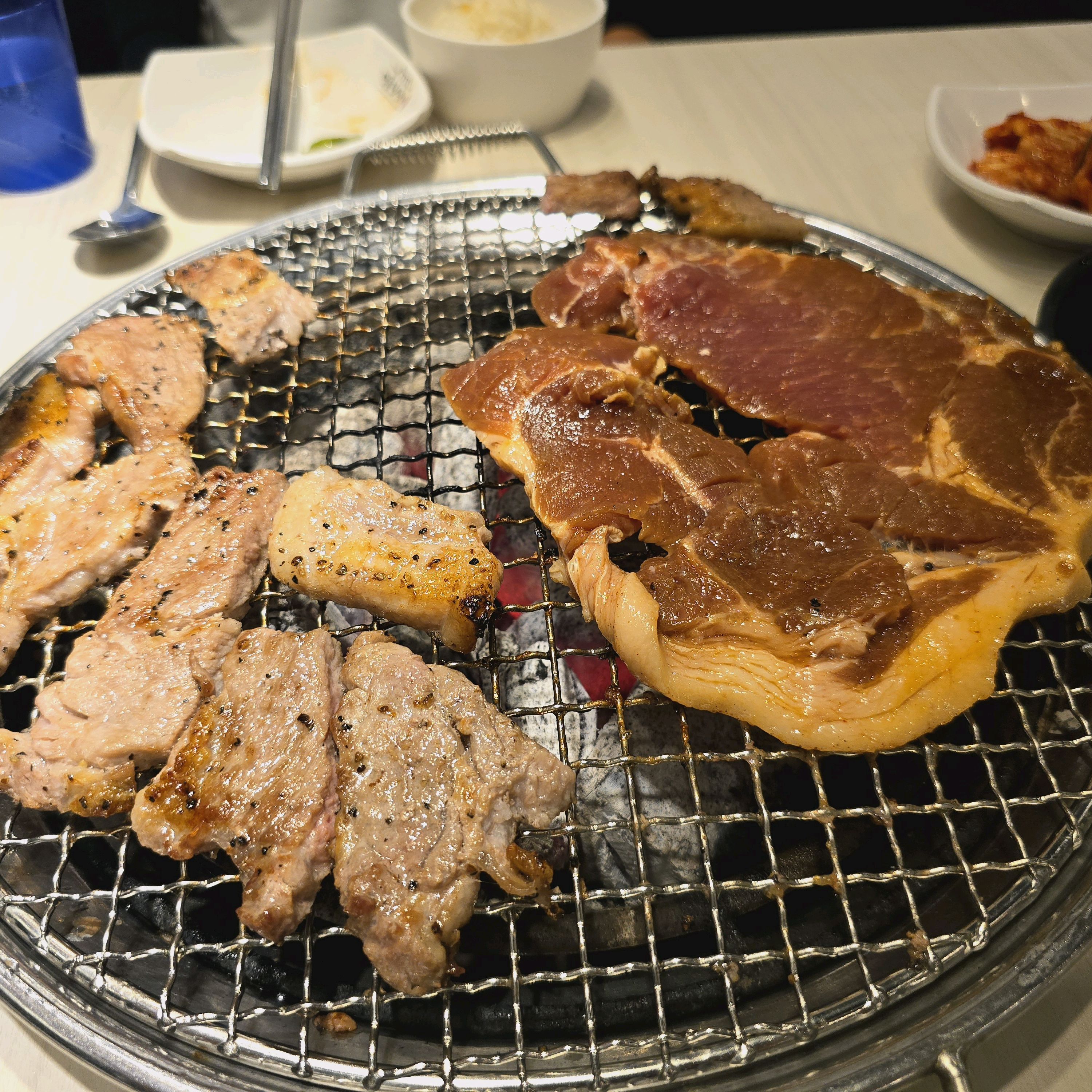 매장이 넓고 깨끗함. - 아차산역 맛집 명륜진사갈비 서울아차산역점