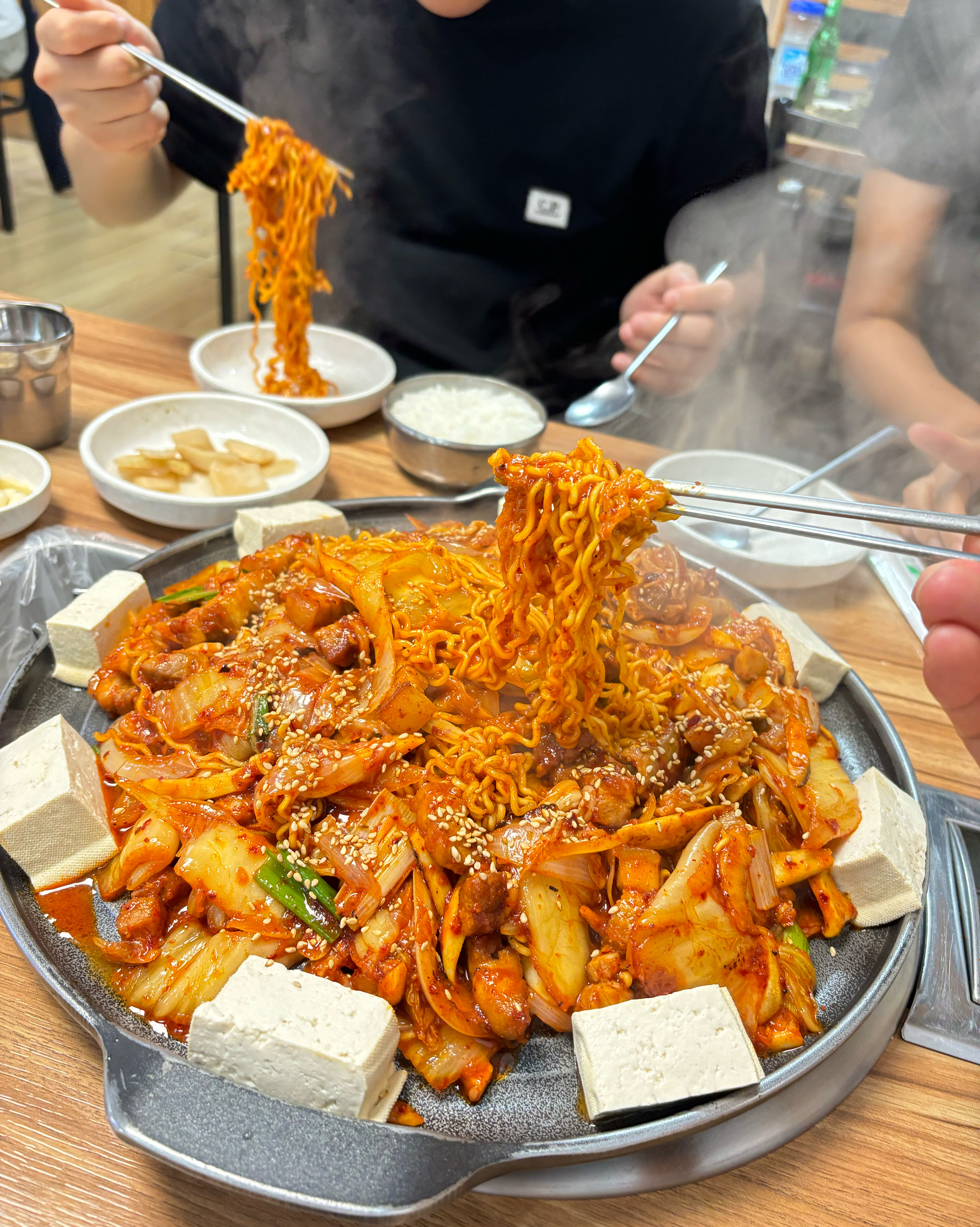  서울시 성동구 송정동 맛집 통돼지 두루치기 김치찌개 전문점