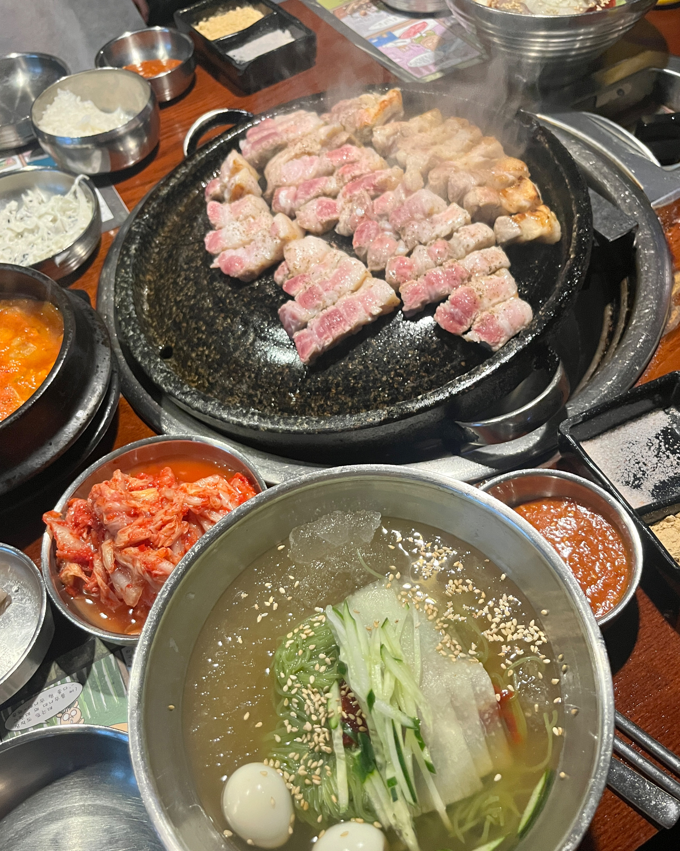 한국 서울 동대문역사문화공원역 주변 고기구이 전문점 삼겹살 전문점 대통령