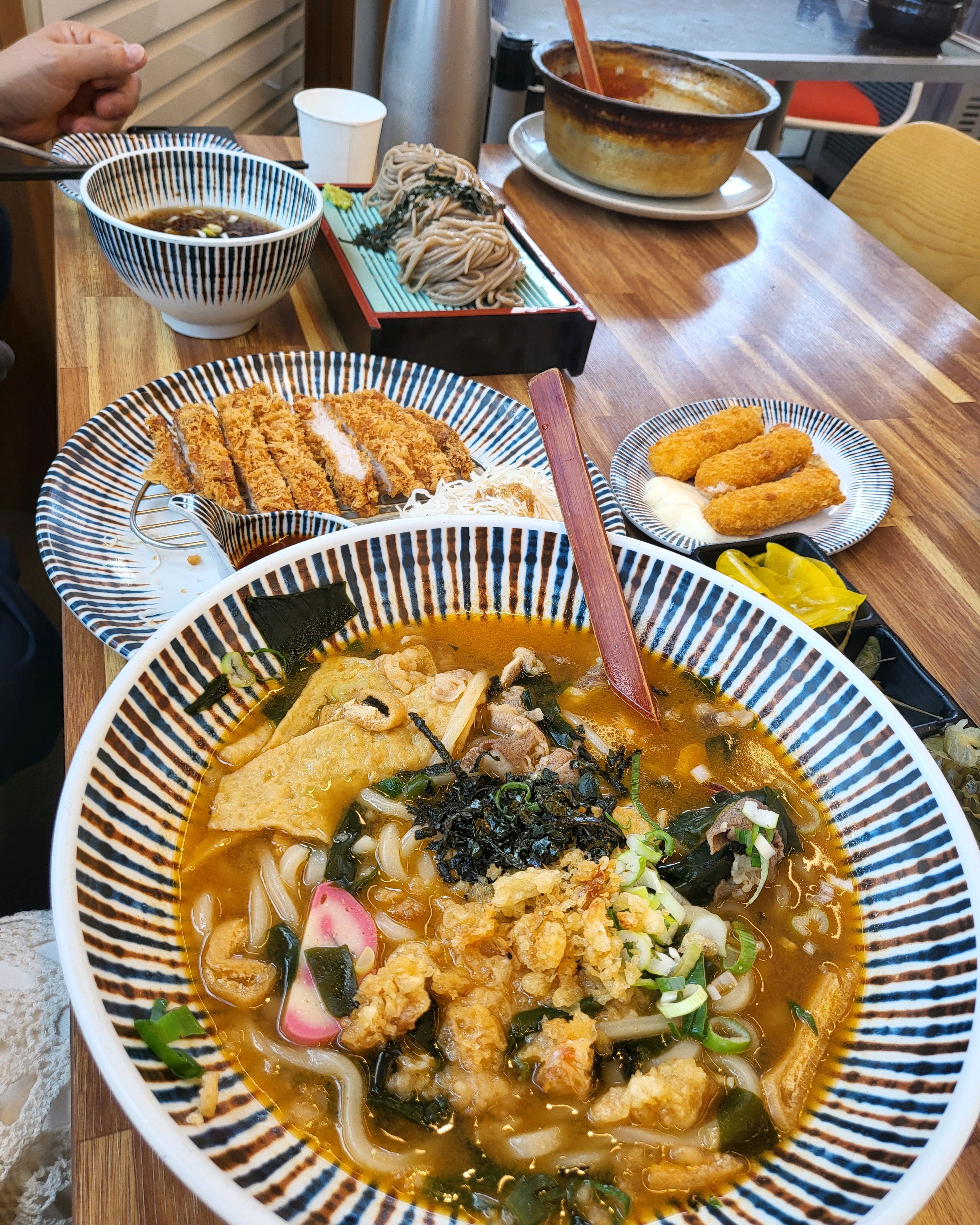 항상 맛있게 먹는데 이번엔 새로운 매콤우육우동을 선탹해봤어요 - 용인 공세동 맛집 삼동소바 공세점