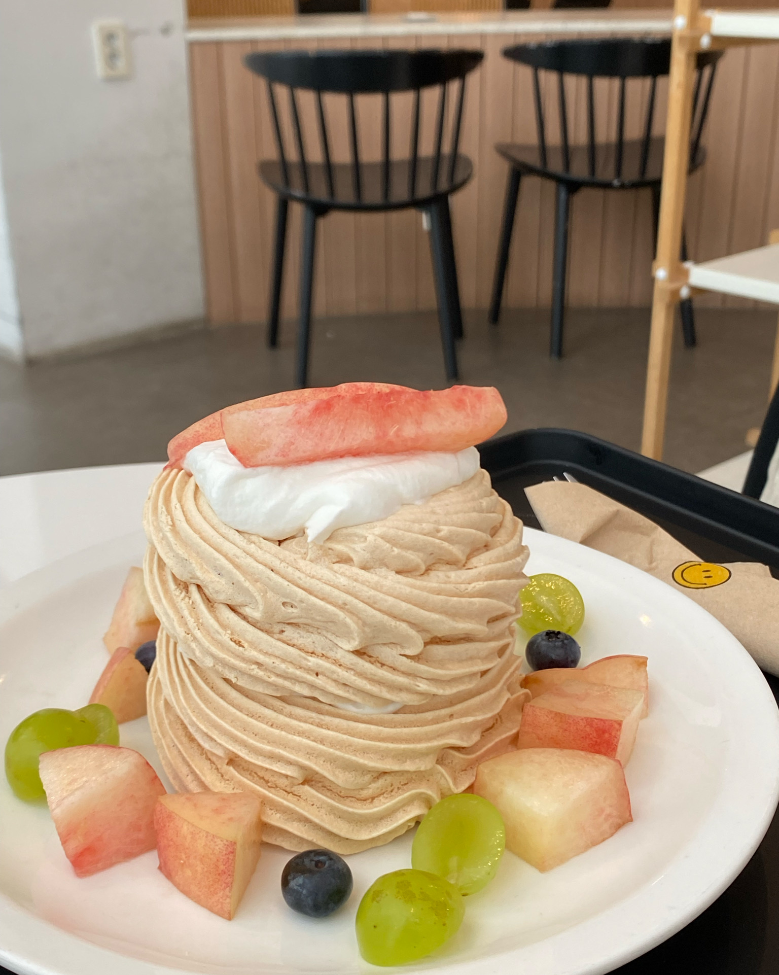파블로바 좋아해서 종종 찾아가는데 맛있어요! 매장에서 먹고 가는 데도 음료를 항상 종이컵에