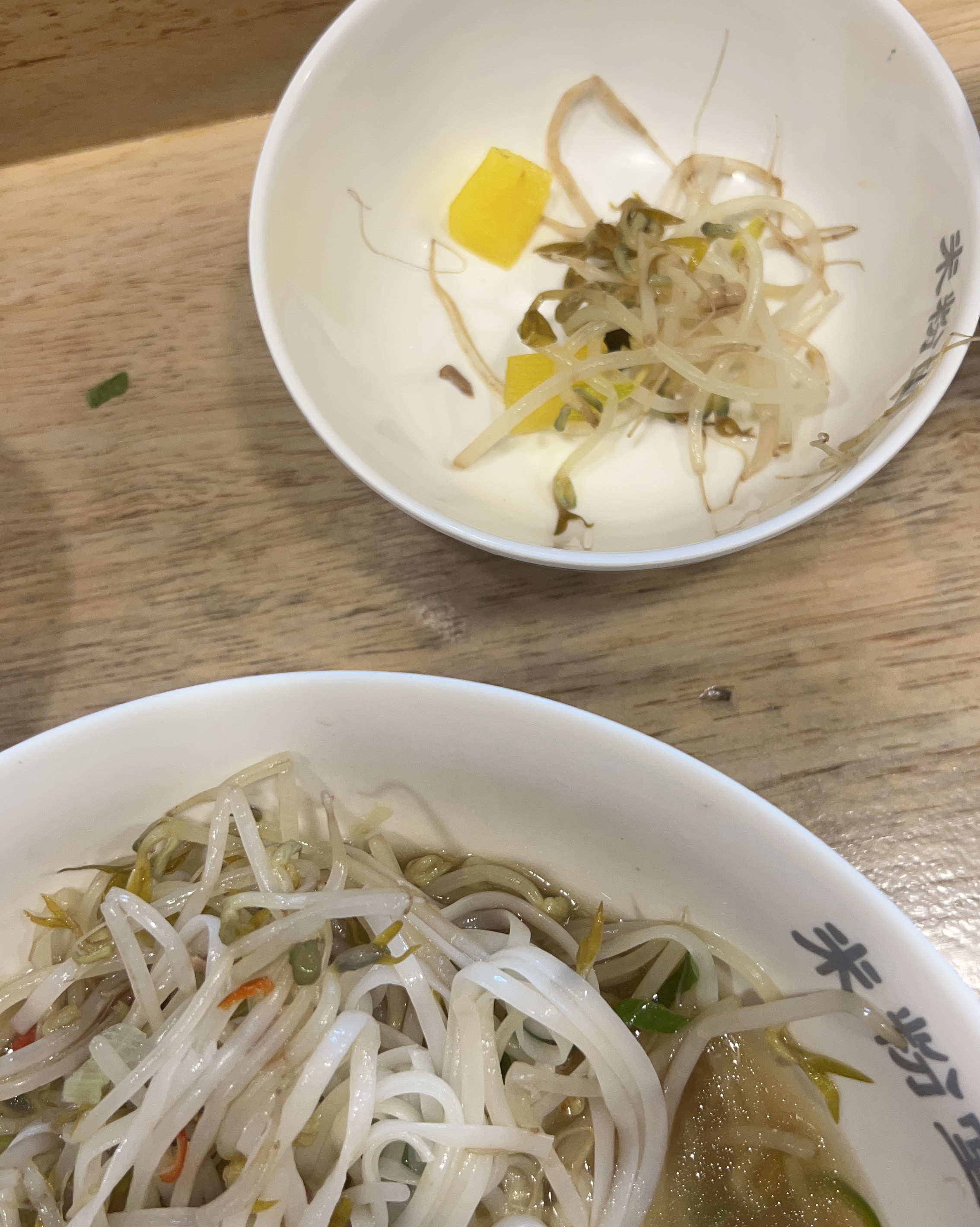 저녁 8시 정도에 방문했는데 아직 종료 한시간전인데 퐁퐁으로 청소하셔서 먹다가 입맛을 잃었