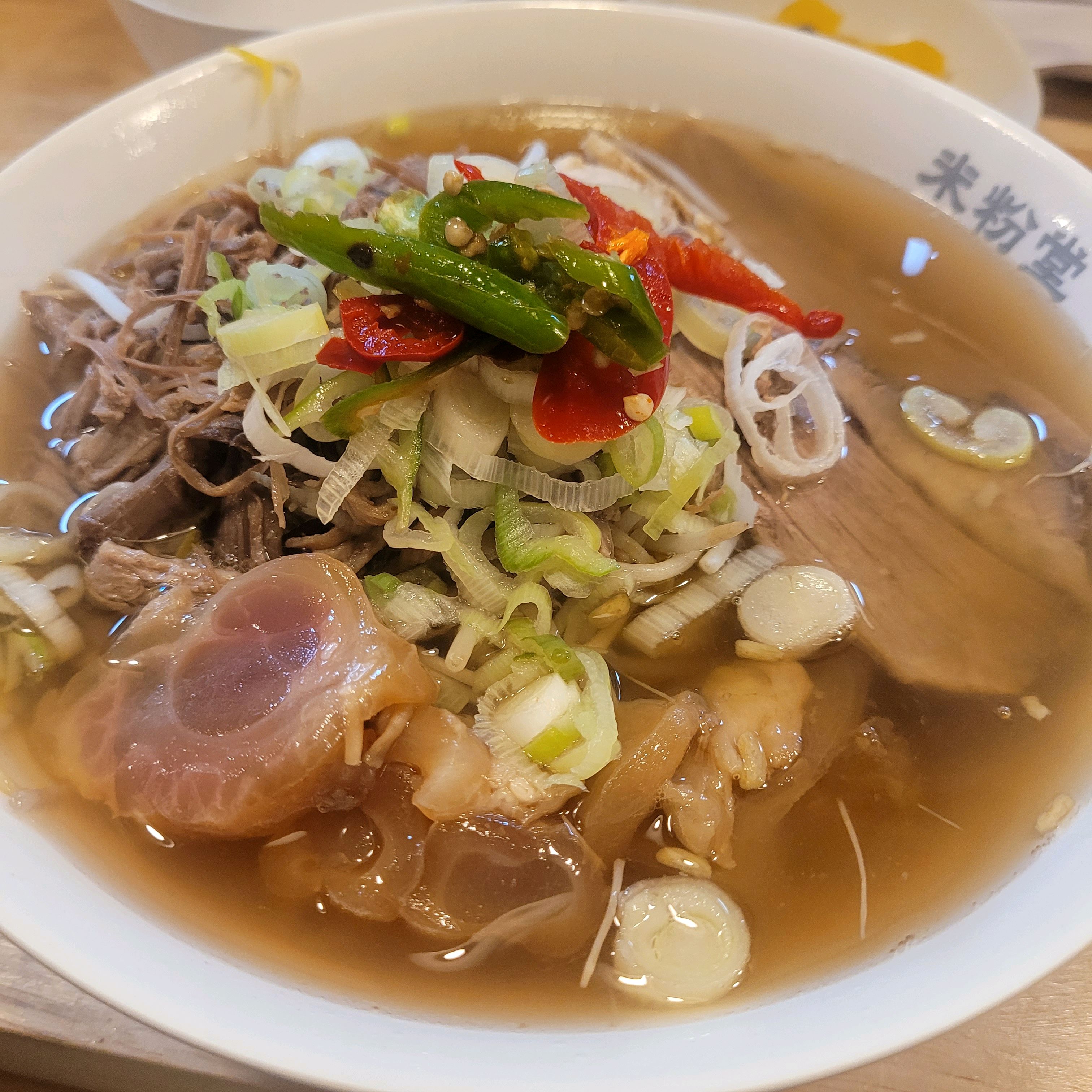 저는 친구가 소개시켜줘서 같이 오픈런해서 가서 맛있게 먹었습니다. 근데 친구는 지점마다 맛