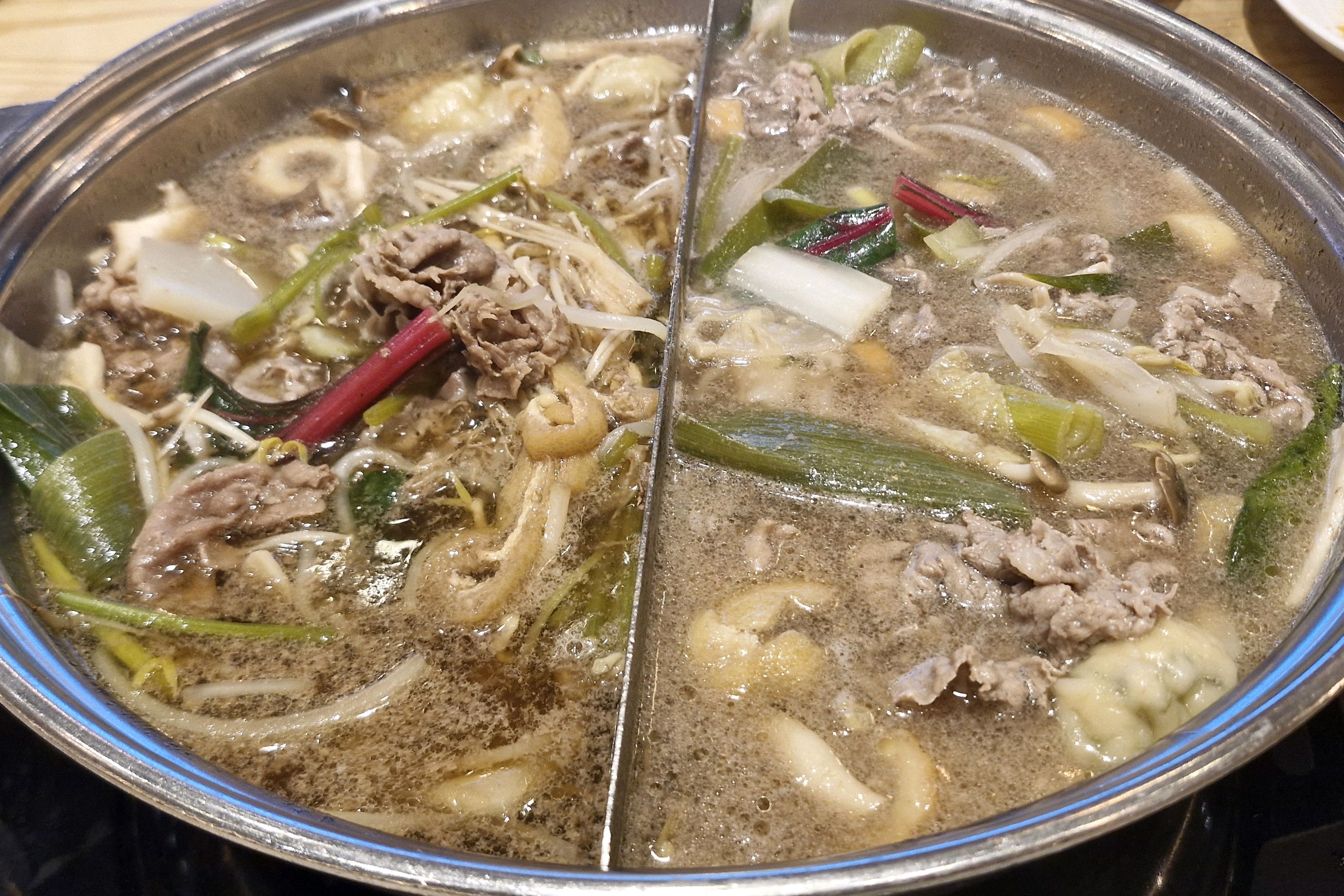 모든게 무한리필이라 넘 좋아요..볶음밥도 강정도 다 너무 맛나요.가끔씩 들럽니다.샤브20.
