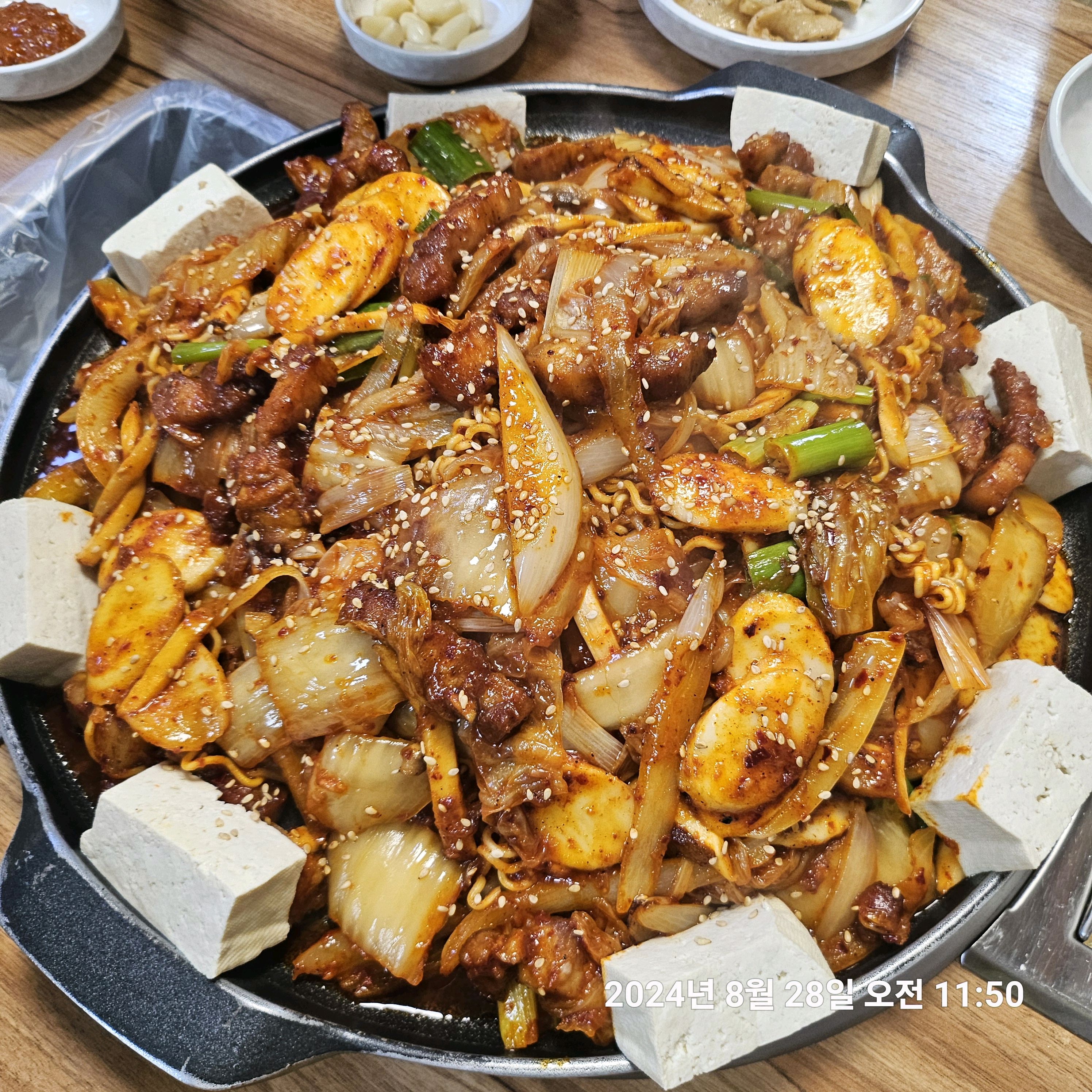  서울시 성동구 송정동 맛집 통돼지 두루치기 김치찌개 전문점