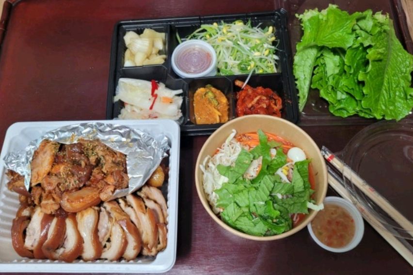 The restaurant in Ilwon-dong, Gangnam-gu, Seoul, and the Ilwon Branch of Onggi Jokbal
