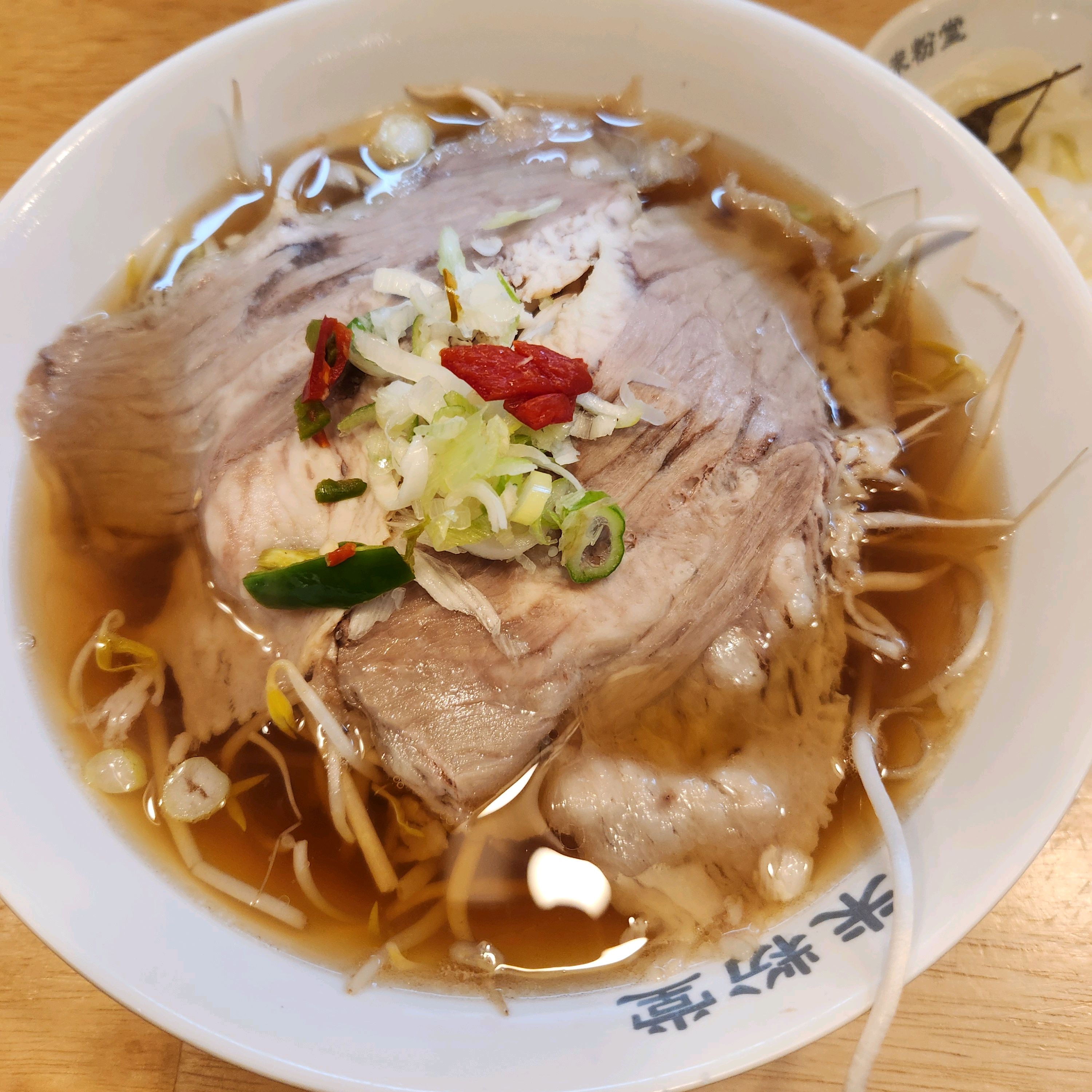 저는 차돌박이 쌀국수 주문했고 맛있었어요!! (숙주랑 면을 무료로 추가 가능하다고 합니다)