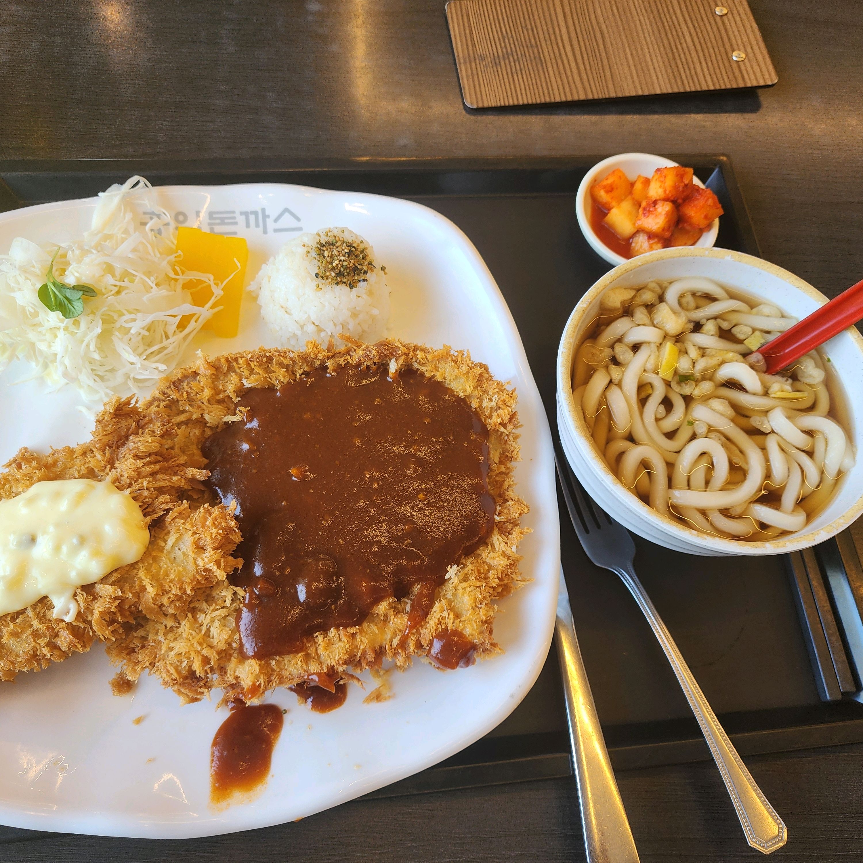 다른 지점보다 양이 더 푸짐하네요 - 인천 미추홀구 맛집 홍익돈까스 인천미추홀점