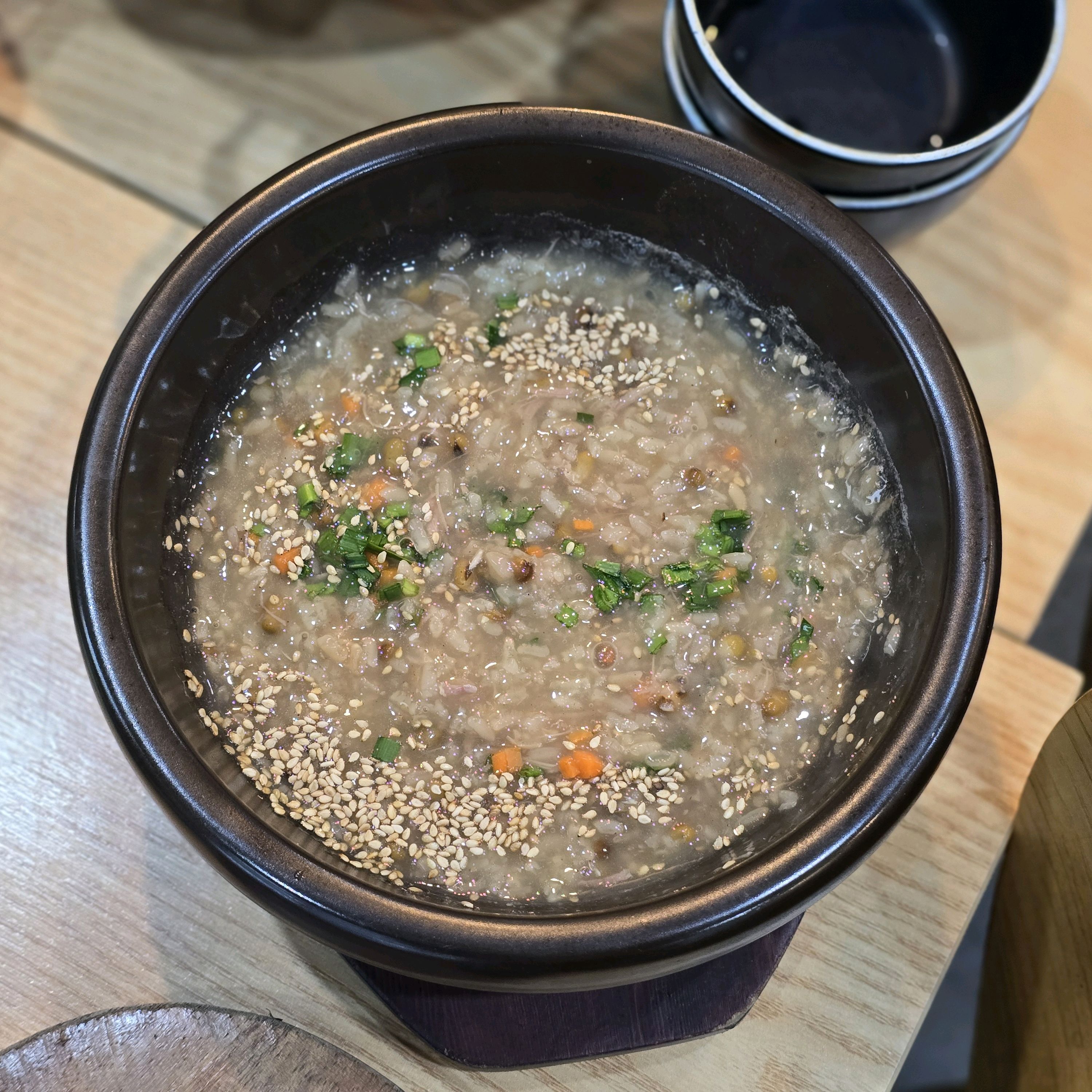천안 불당동 맛집이에요. 오리 훈제, 로스, 주물럭을 한꺼번에 먹을 수 있는 삼총사 메뉴가