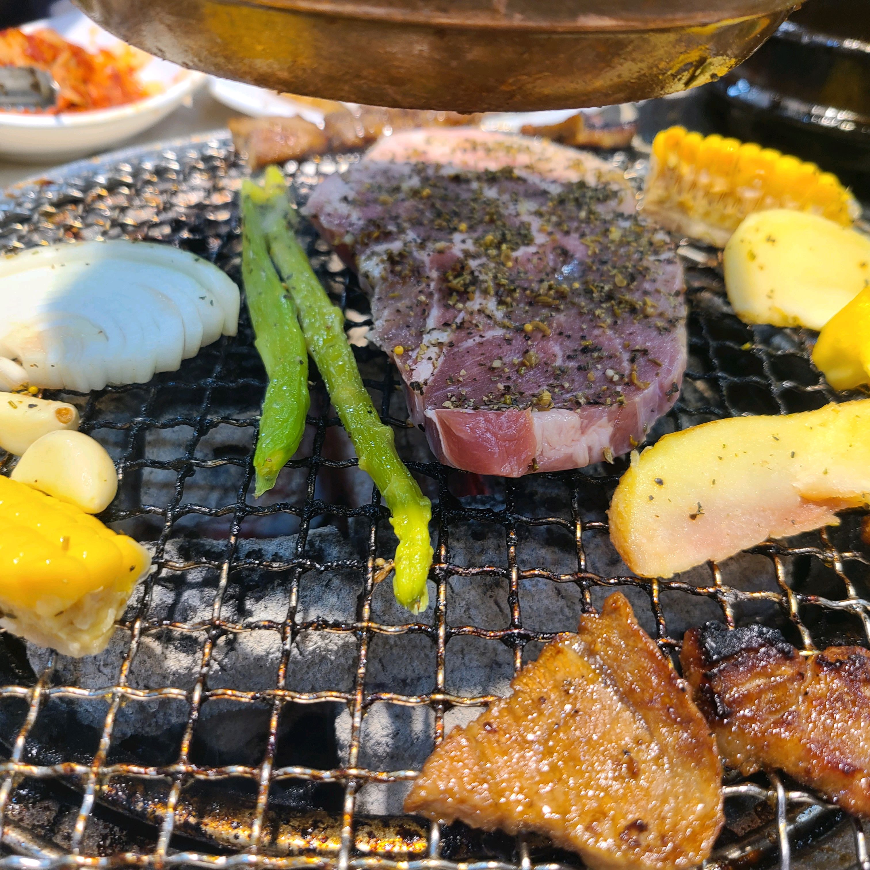 생맥주 드셔보심? 생맥 진짜 최고임ㅠ 얼린잔에 줌 기본이도어있음 최고임ㅠㅠ 고물가시대