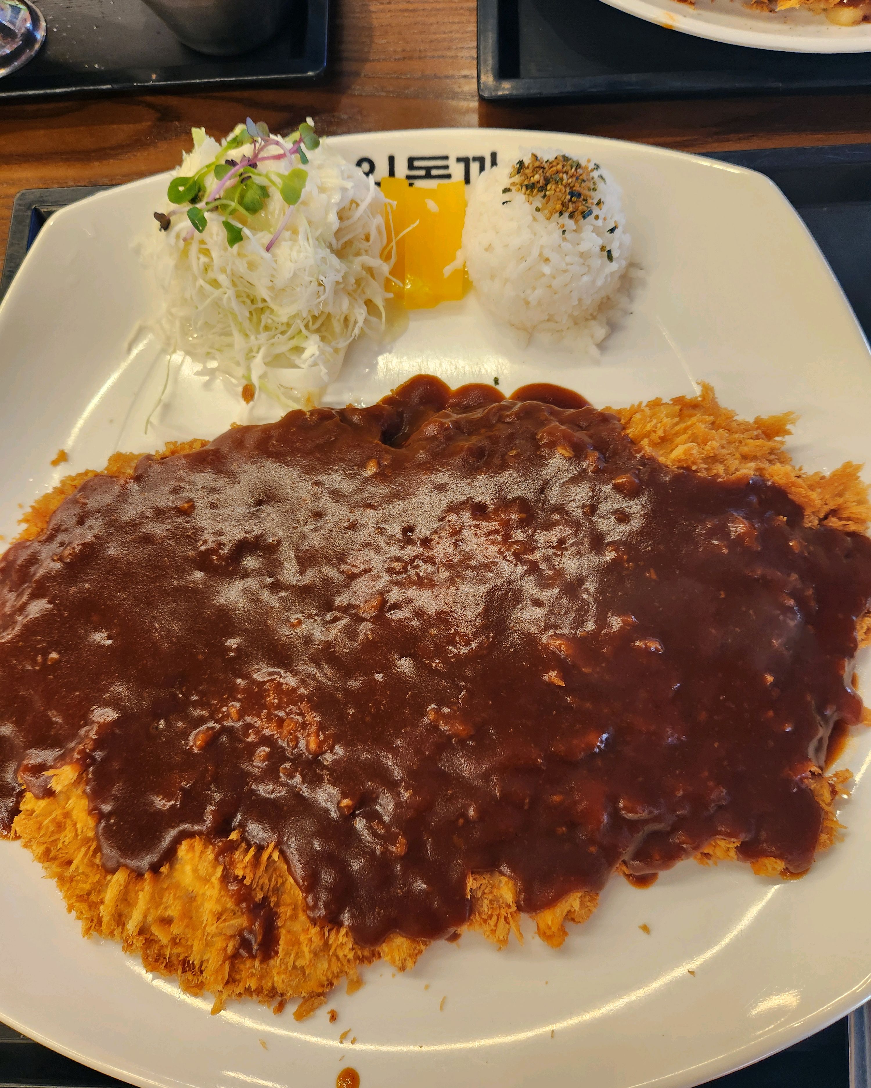 오랜만에 갔는데 엄청 양이 많네요~ - 남양주 화도 맛집 홍익돈까스 남양주화도점
